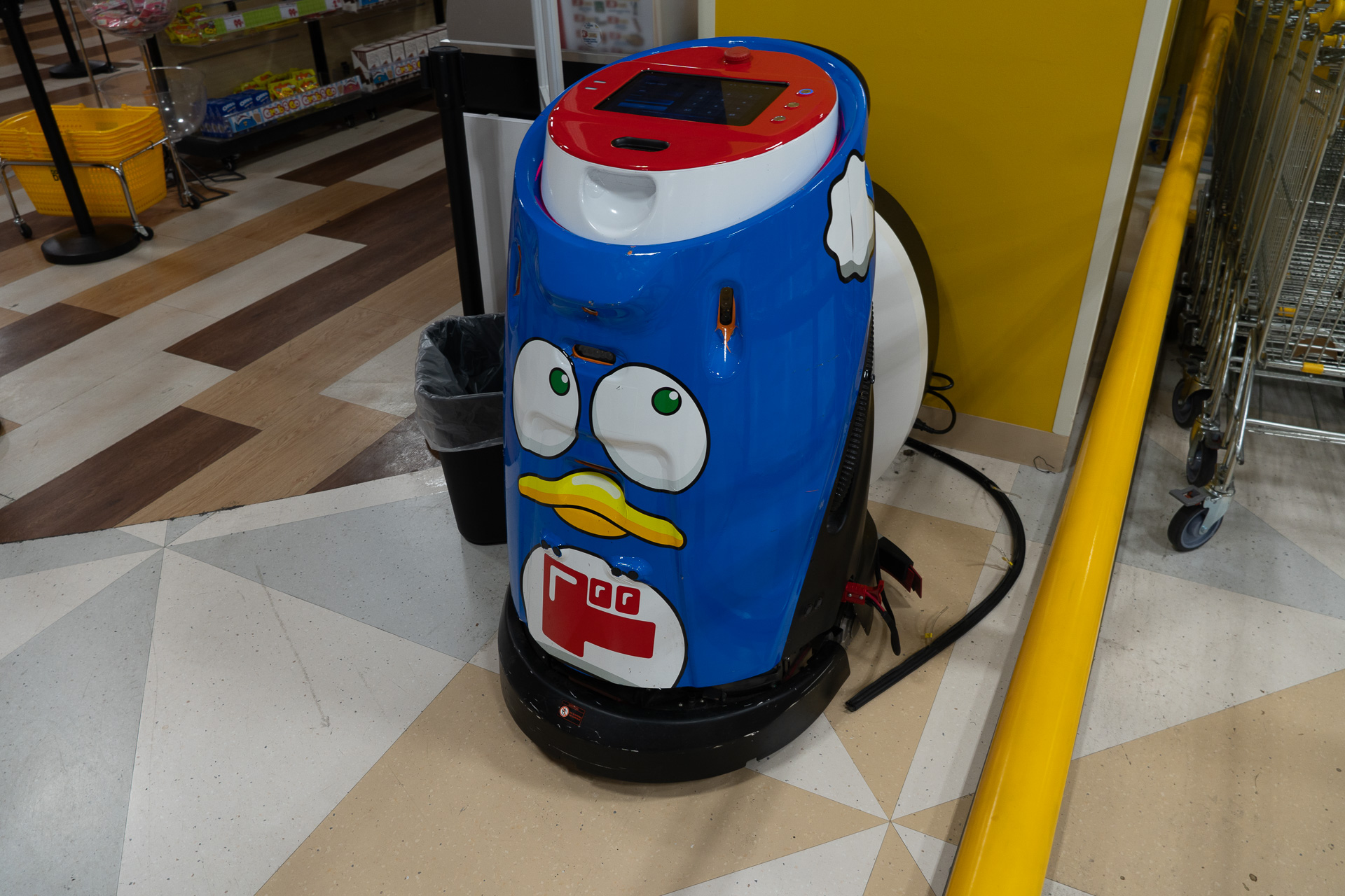 お掃除ロボットもドンキ仕様