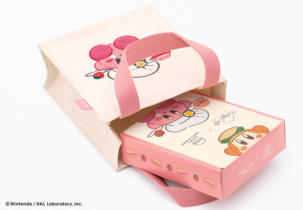 トートバッグは、カービィをモチーフにしたふわふわと立体的なサガラ刺繡が特徴。お菓子の箱がちょうど収まるサイズ感で、内ポケット付き