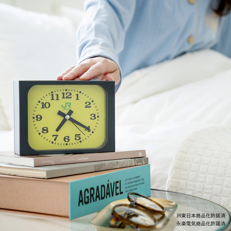 ベッドサイドはもちろん、リビングや会社のデスクにも「みどりの駅時計」を。贈り物にも○