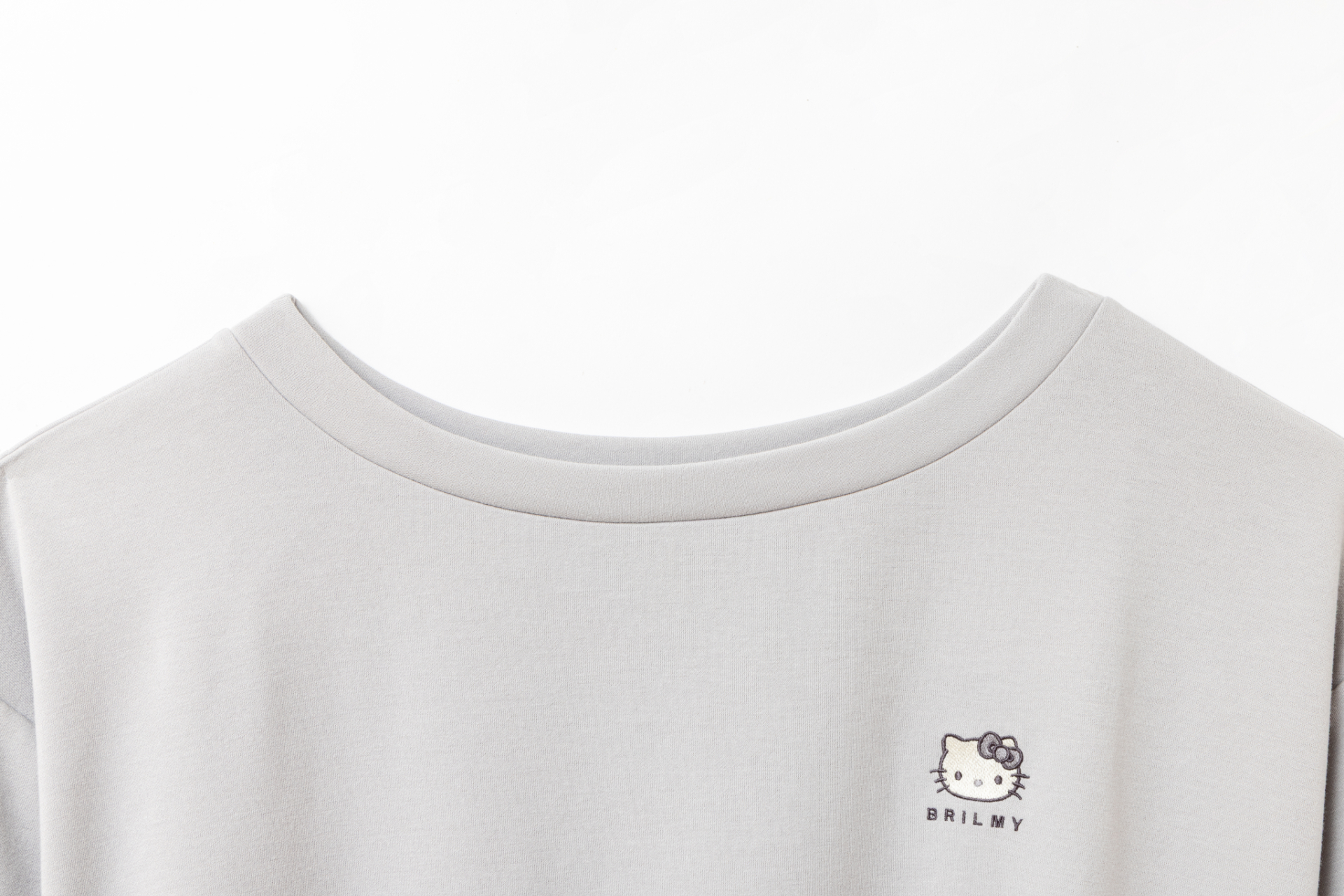 Recoverypro Lab. ハローキティ（長袖・ロングパンツ 上下セット）は、宝島社発ビューティーブランド「ブリルミー」とのコラボ