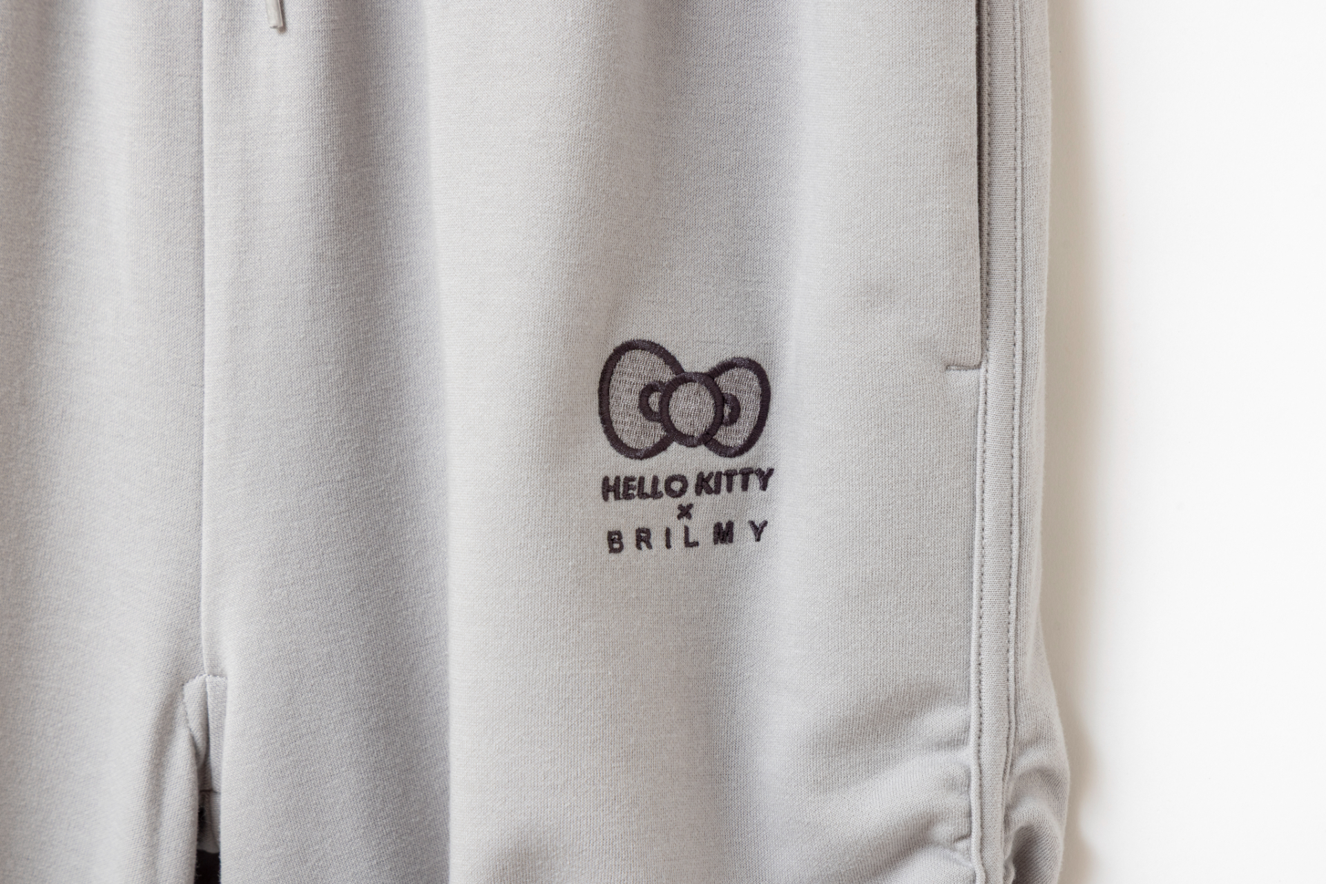 Recoverypro Lab. ハローキティ（長袖・ロングパンツ 上下セット）は、宝島社発ビューティーブランド「ブリルミー」とのコラボ