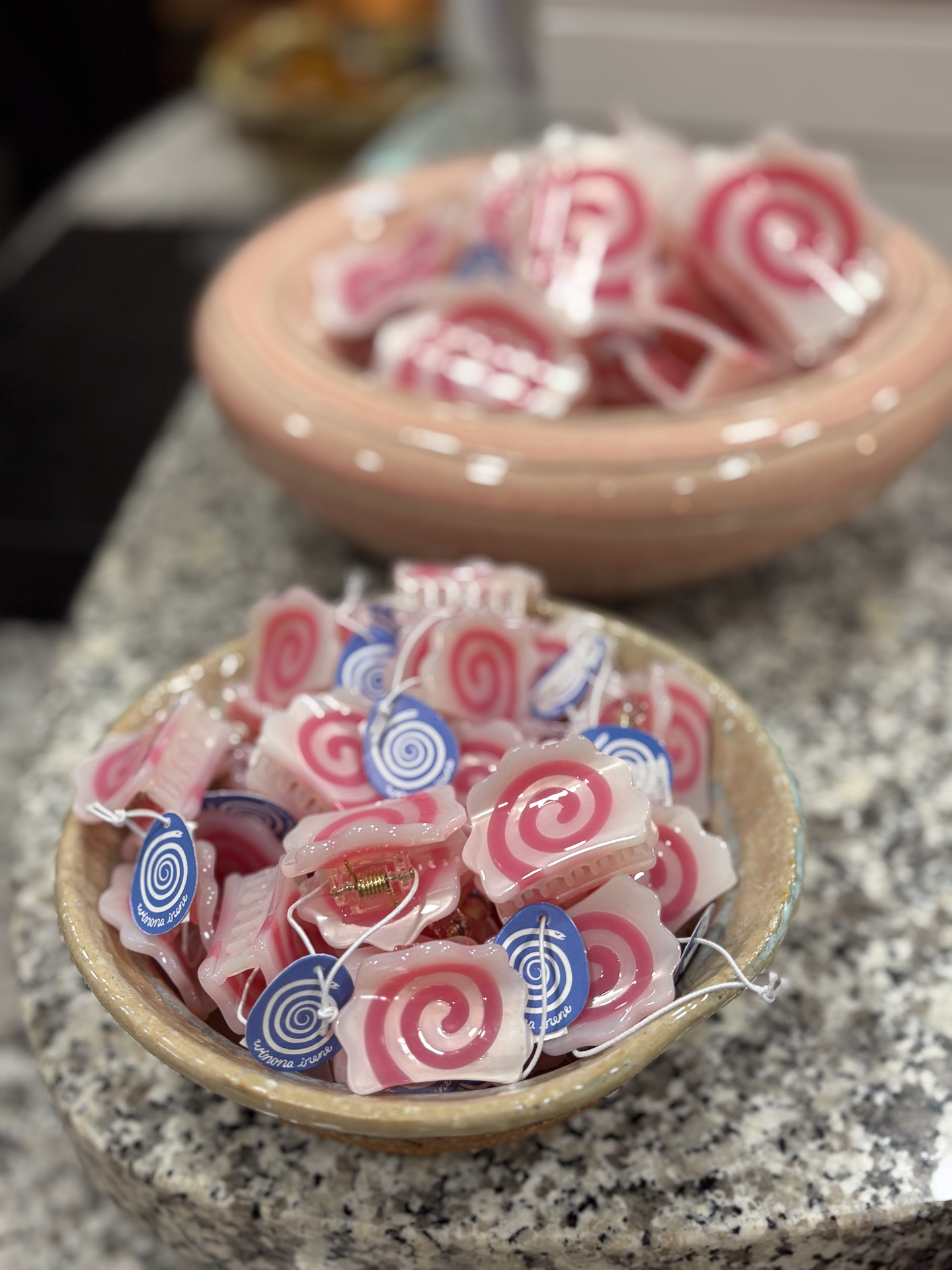 なるとのヘアクリップなどユニークなグッズも！