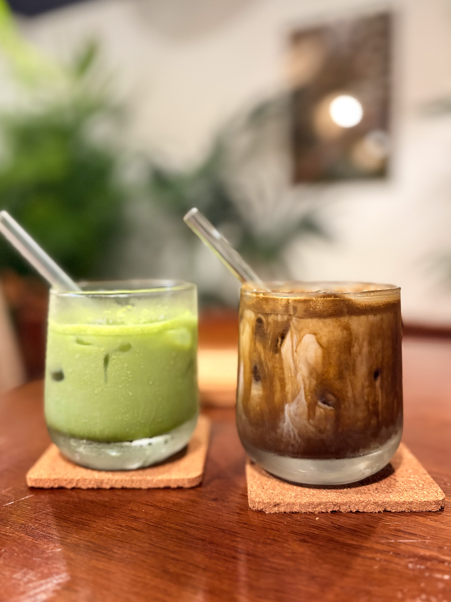 アイスハニー抹茶ラテとほうじ茶メープルラテ（各6.50ドル）