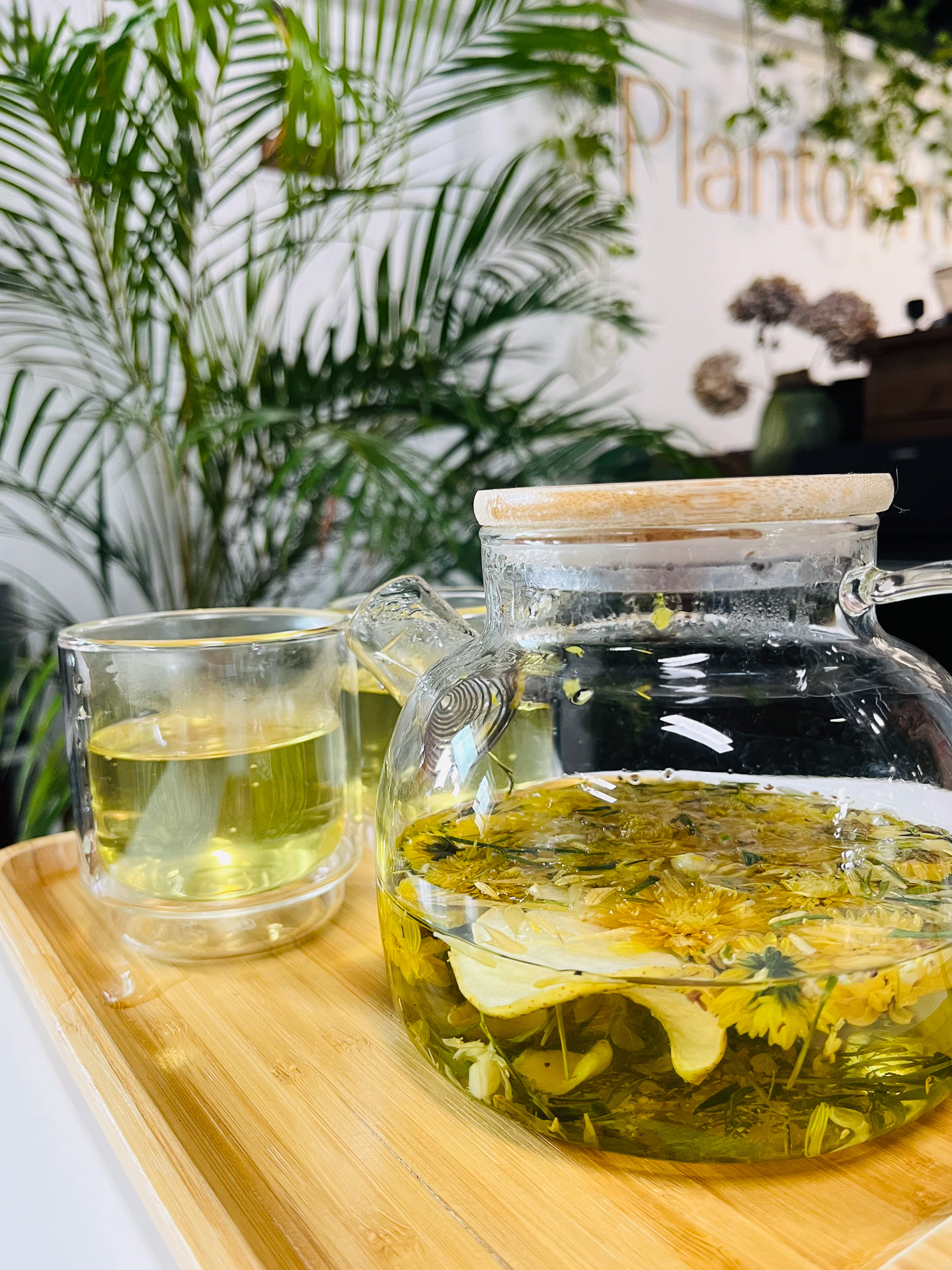 香り高く優しい味わいのハーバルティーポット（9ドル）