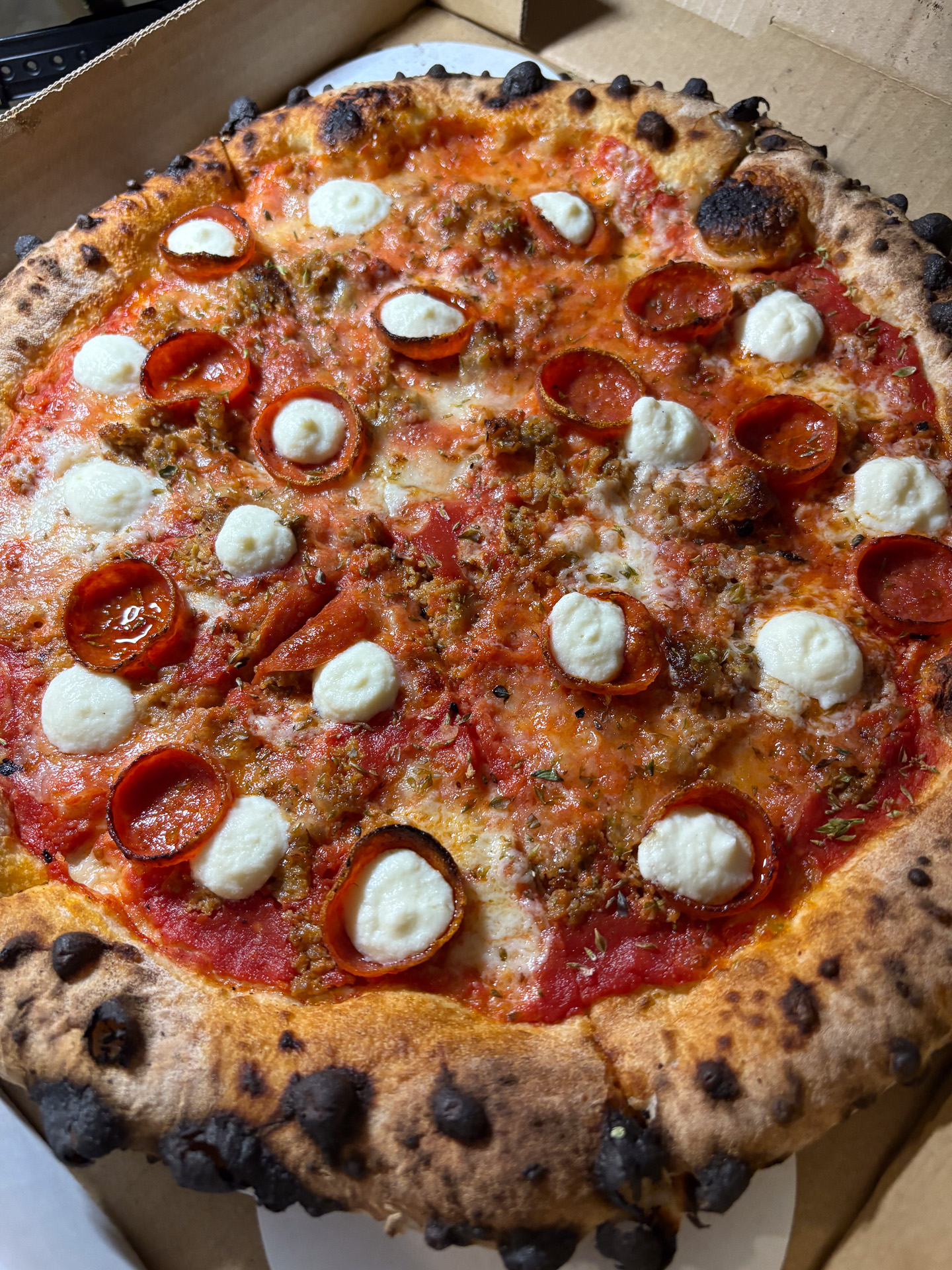 生地の縁の部分、コルニチョーネが大事だとマシューさんが言っていたとおり素晴らしい！