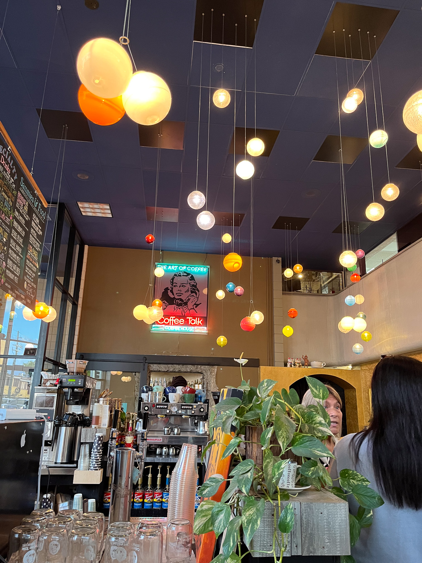 古くて新しい空気感が心地よく混じり合う「トーク」