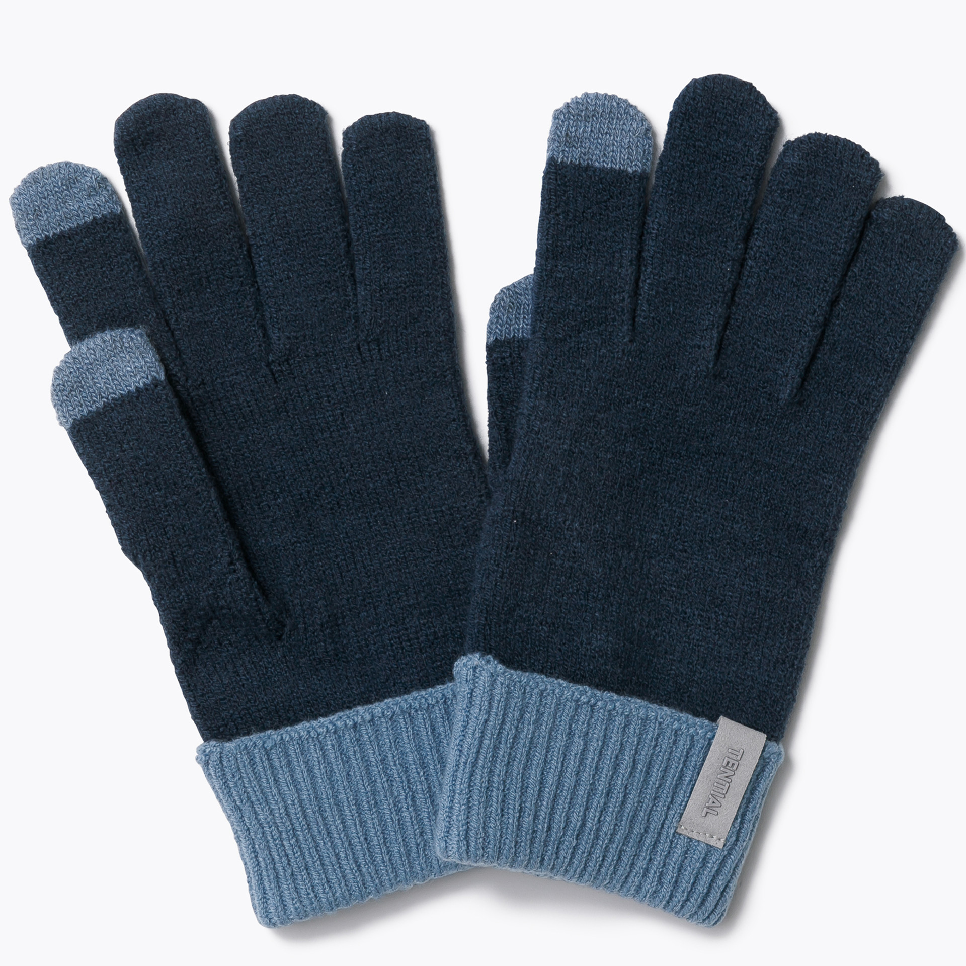 対象商品3万円以上の購入でプレゼントする手袋。BAKUNEの上下セットをペアで購入すると手袋もペアになる