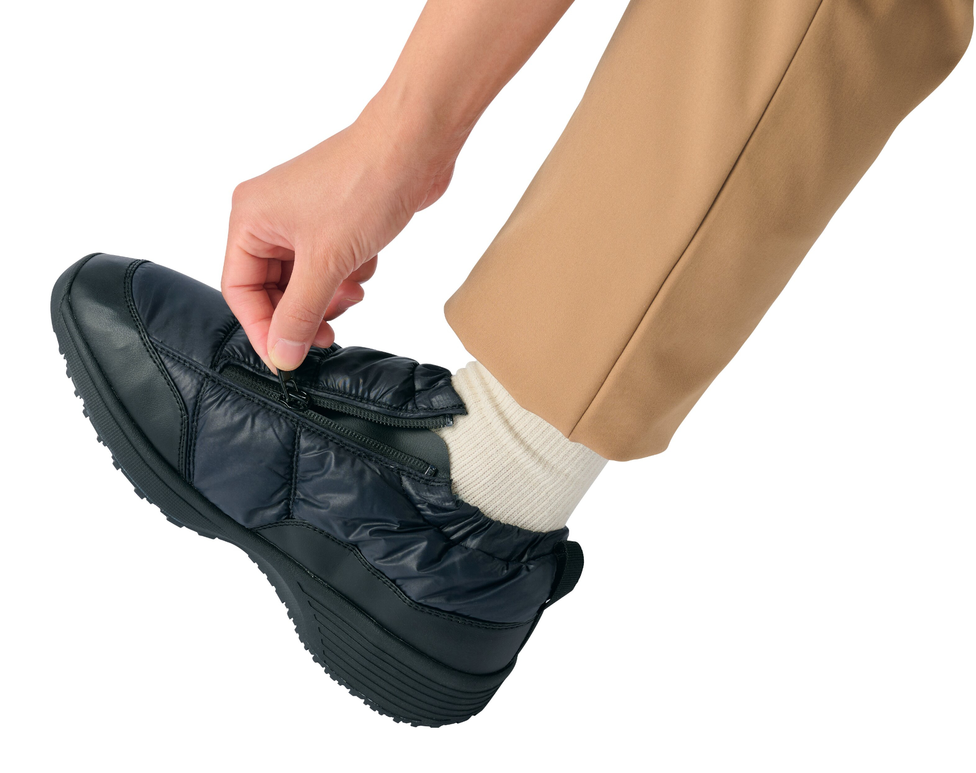 3位「防寒パフィーシューズ」、価格2900円、サイズS～3L、カラー2色（ブラック、ネイビー）