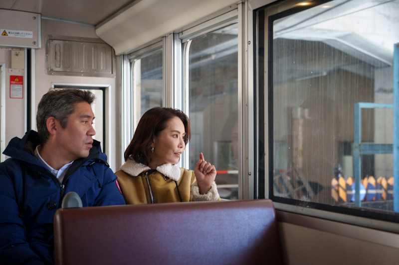 トロッコ電車に乗って黒部峡谷の雪景色を鑑賞