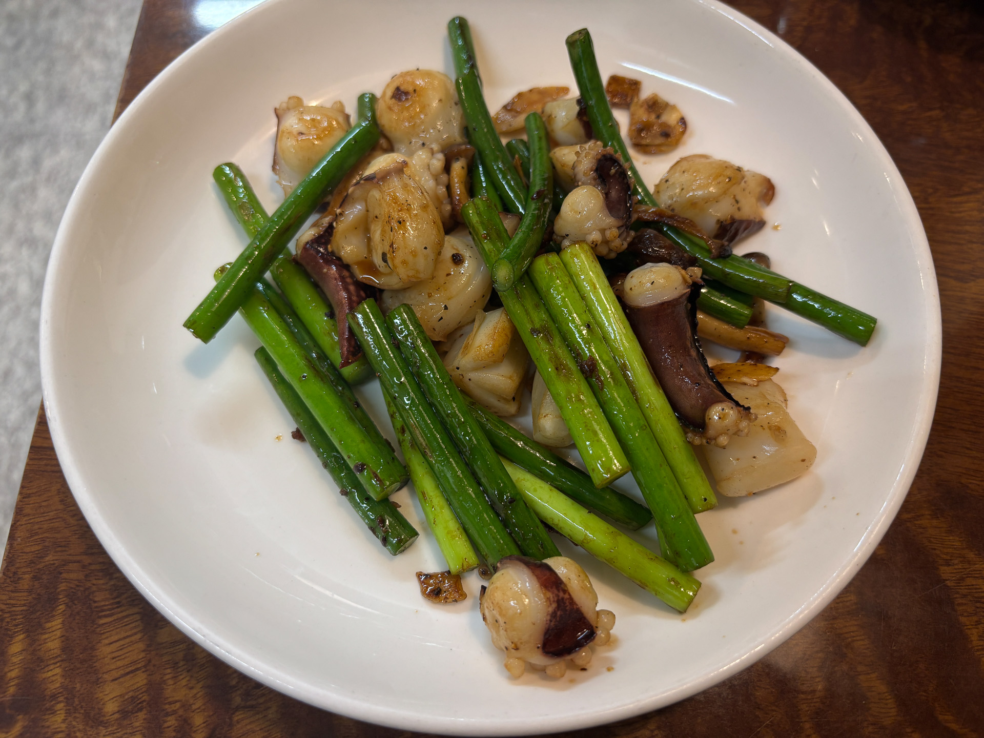 げそとニンニクの芽の炒め物