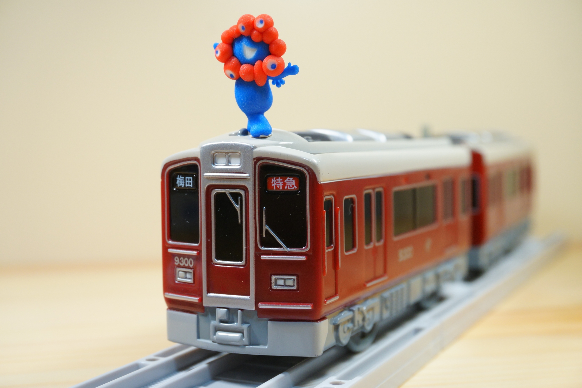 ミャクミャクを電車に乗せて走らせることもできる