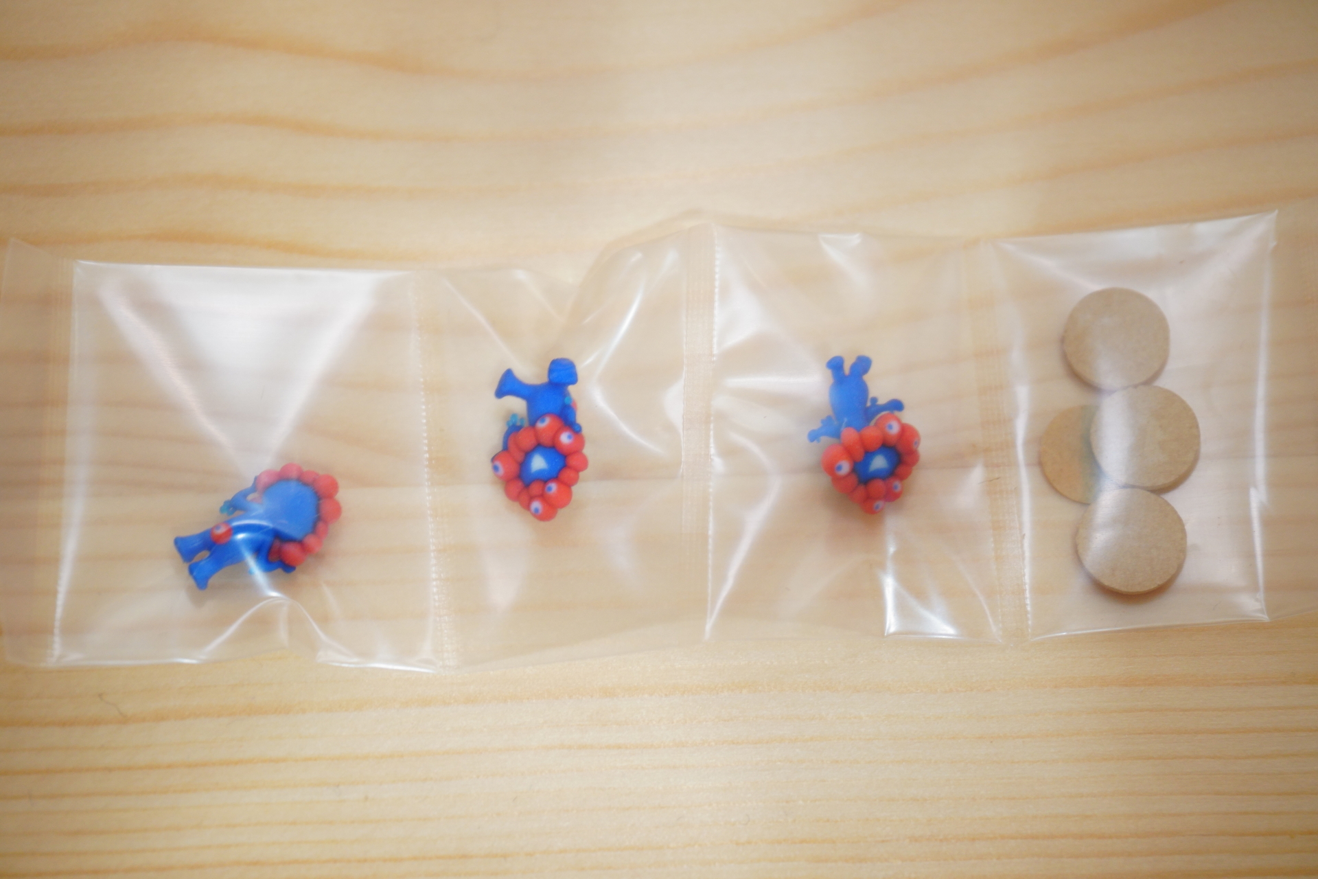 ミャクミャク ミニミニフィギュア 3体セット（1760円）