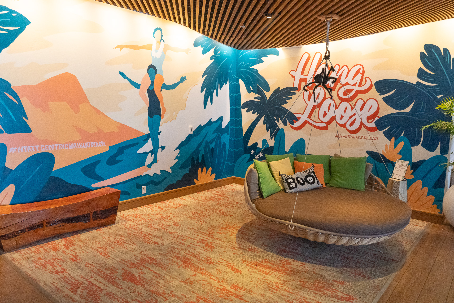 着席スペースはちょっとしたレストラン並みの広さがある