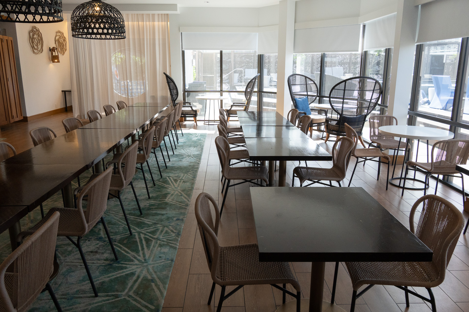 着席スペースはちょっとしたレストラン並みの広さがある