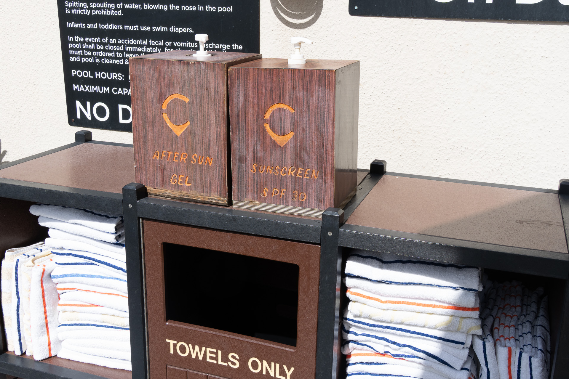 日焼け止めと日焼け後の保湿ジェルは使い放題