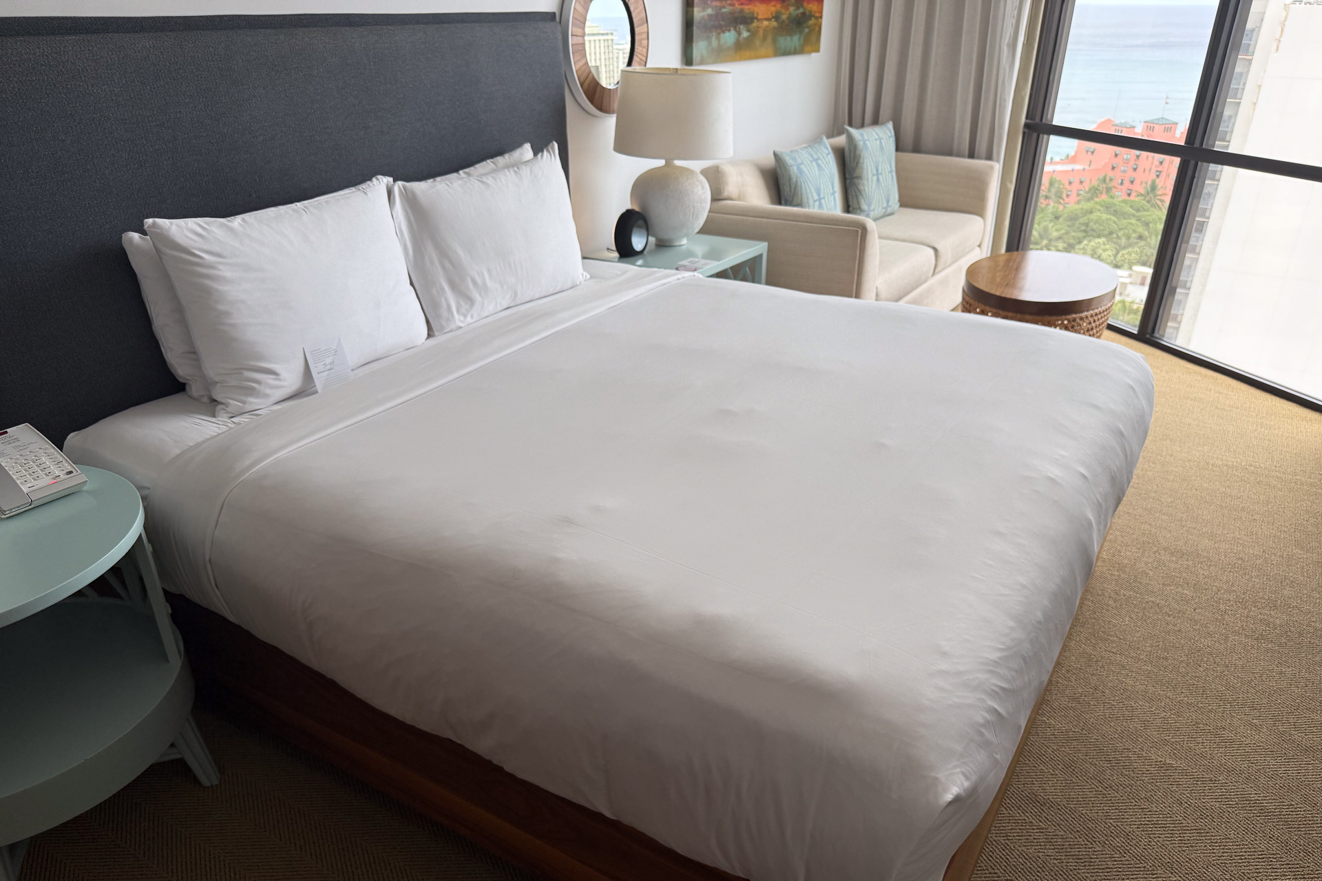 2人でもゆったり眠れるキングサイズベッド