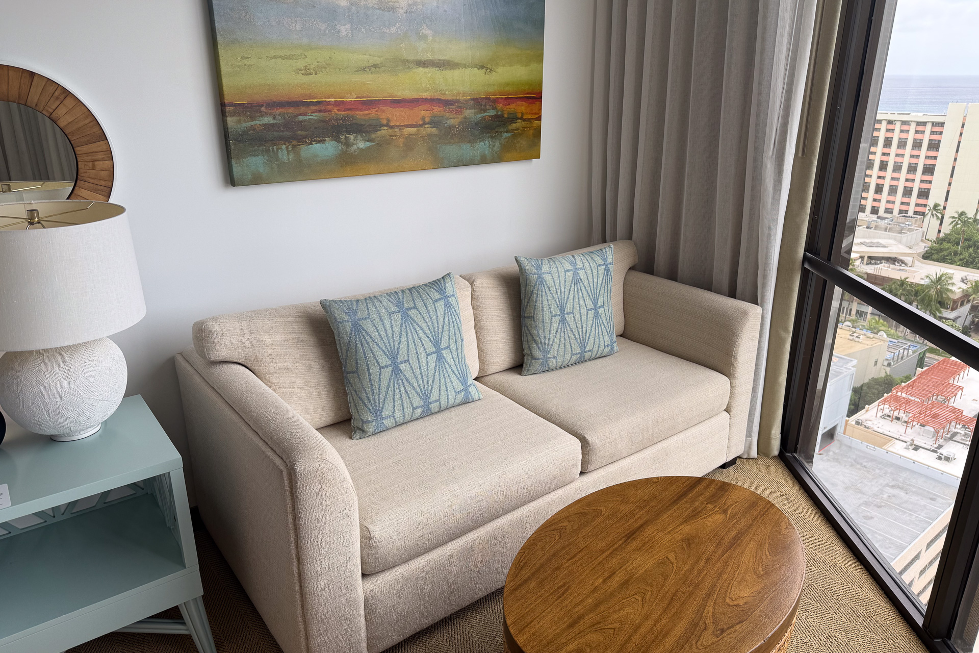 テイクアウトした食事を取るならこのソファ＆テーブルで