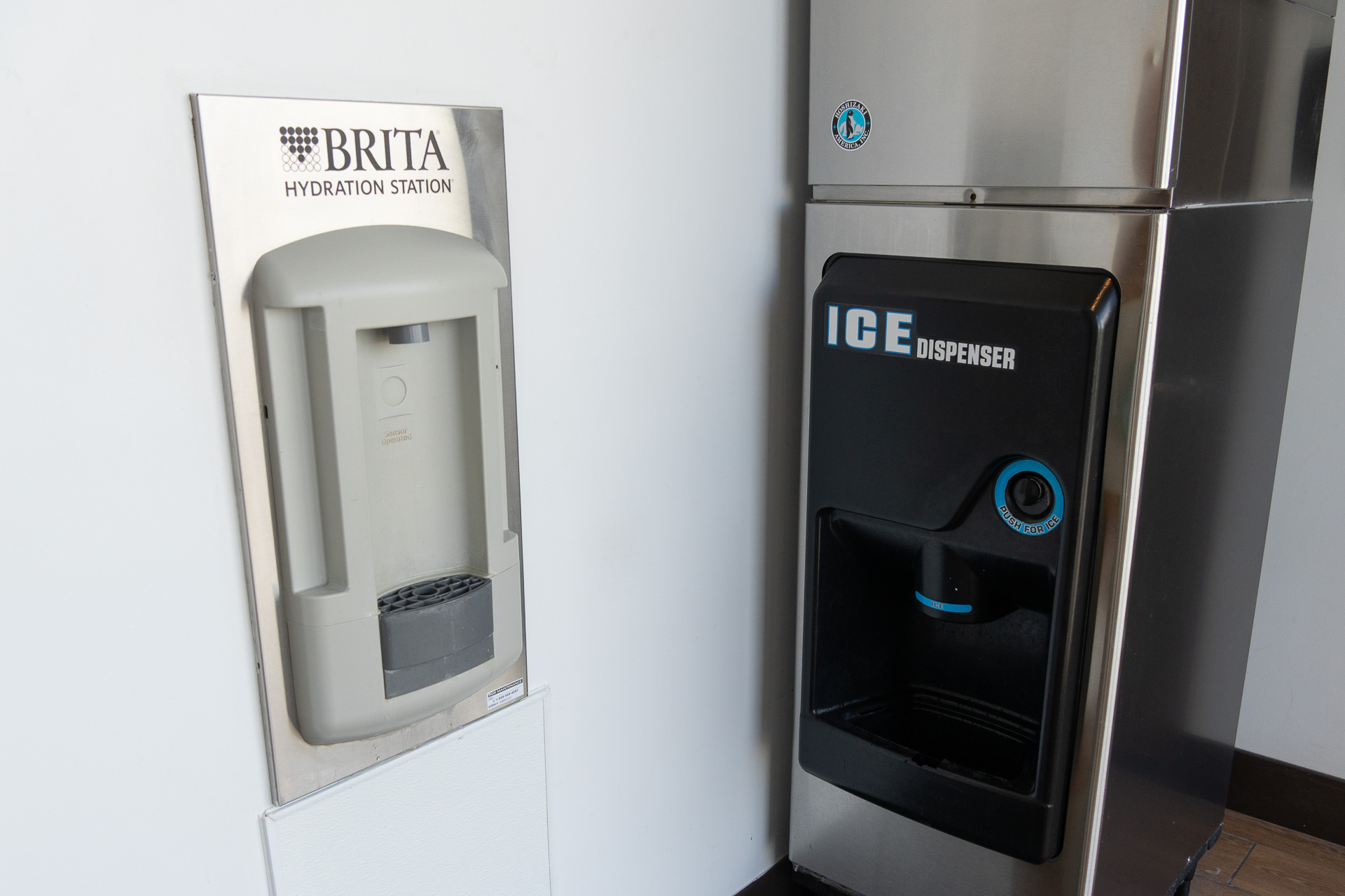 エレベーターホールのすぐ横にあったBRITAのウォーターサーバー。ここから美味しい水がいくらでも注げる