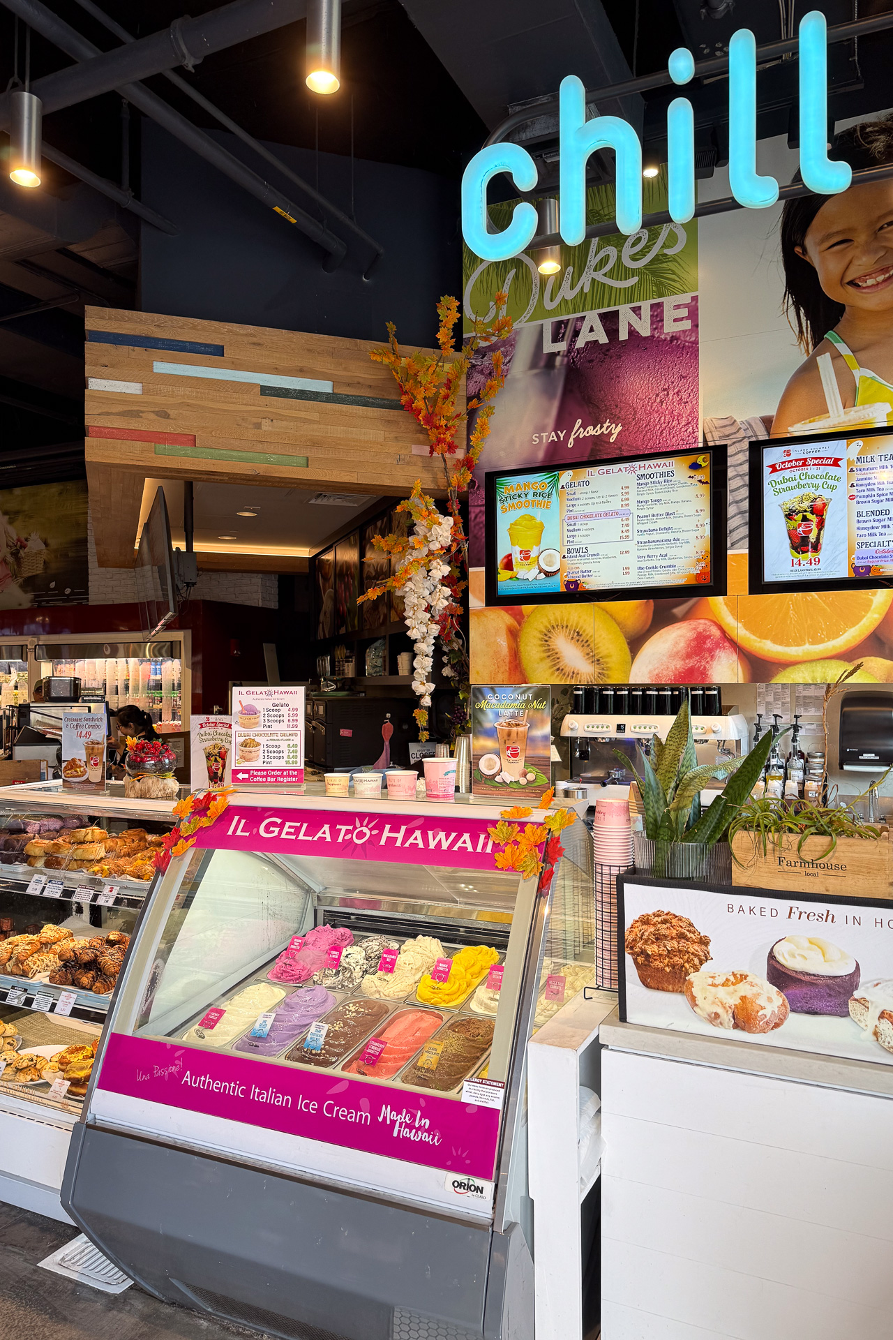 店内入ってすぐ左手にイル ジェラート。閉店が少々早め