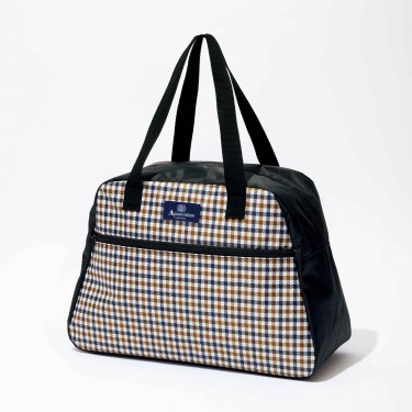 宝島社「GLOW」3月号は、アクアスキュータムの大容量ボストンバッグが付録