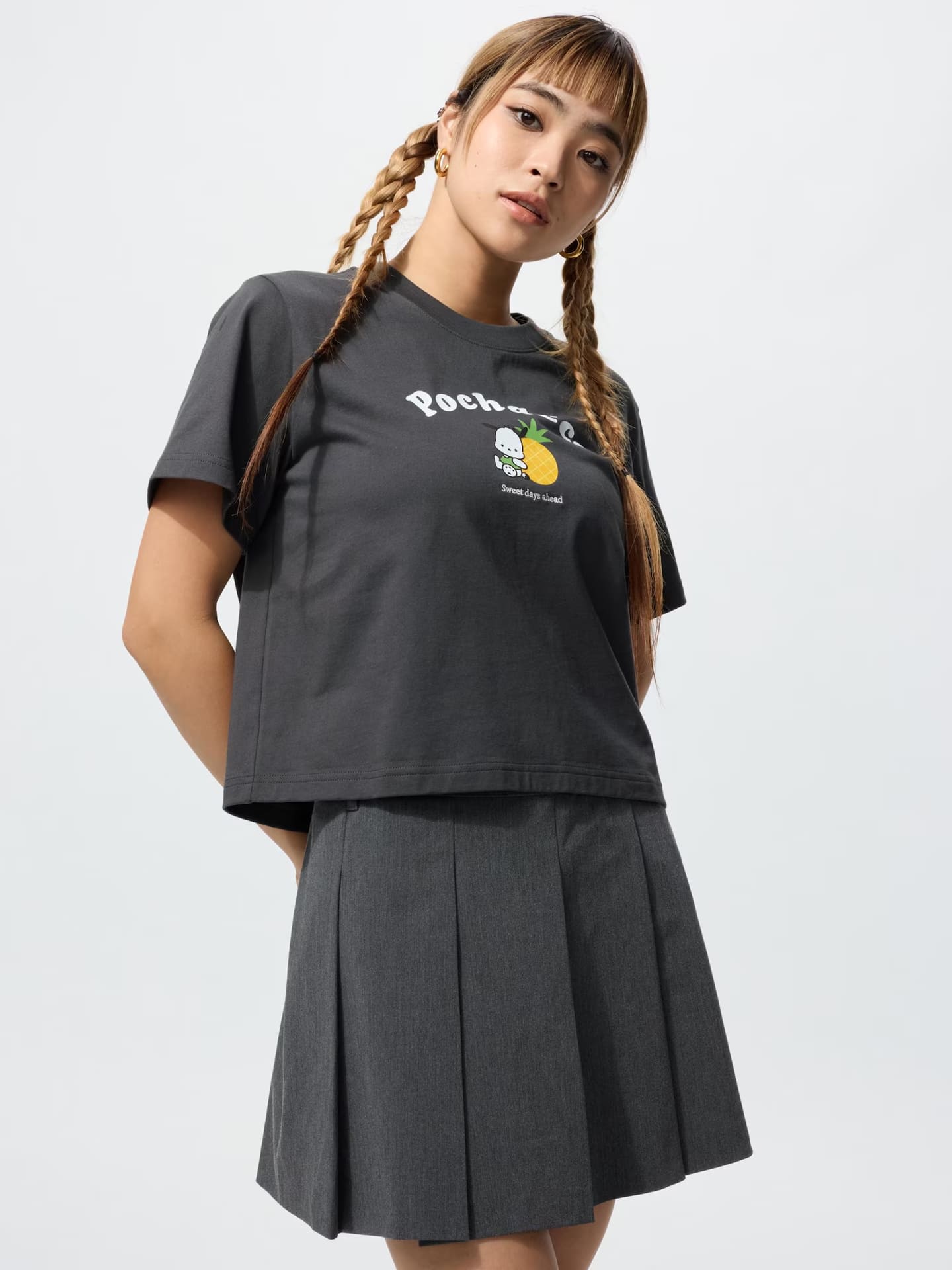 ウィメンズは全5種。集合デザインのほか、ハローキティ、シナモロール、ポチャッコの単体バージョンも