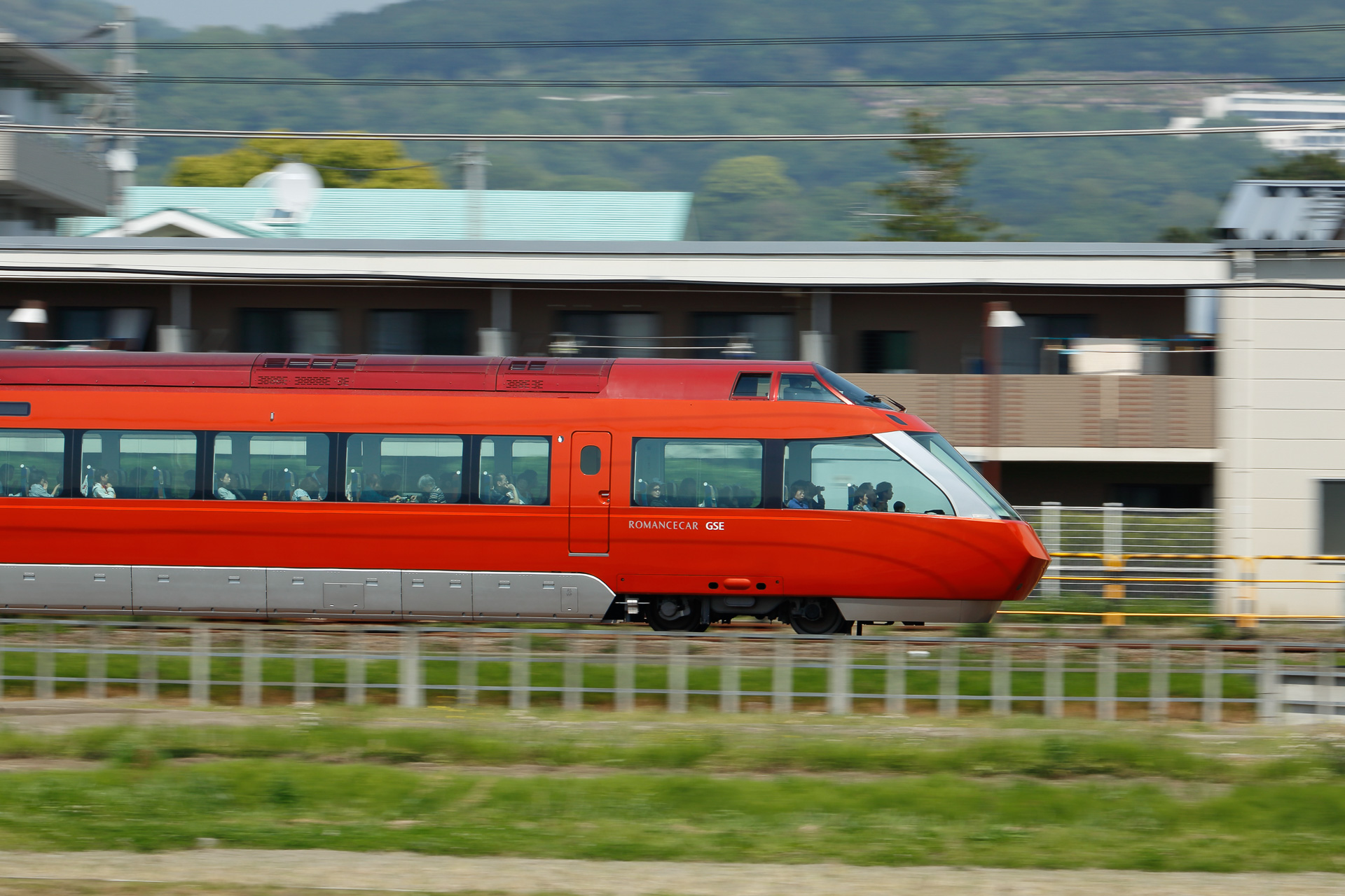 小田急70000形GSE車。2編成があり、現時点で唯一の前面展望室付き。運用は時刻表で確認できる