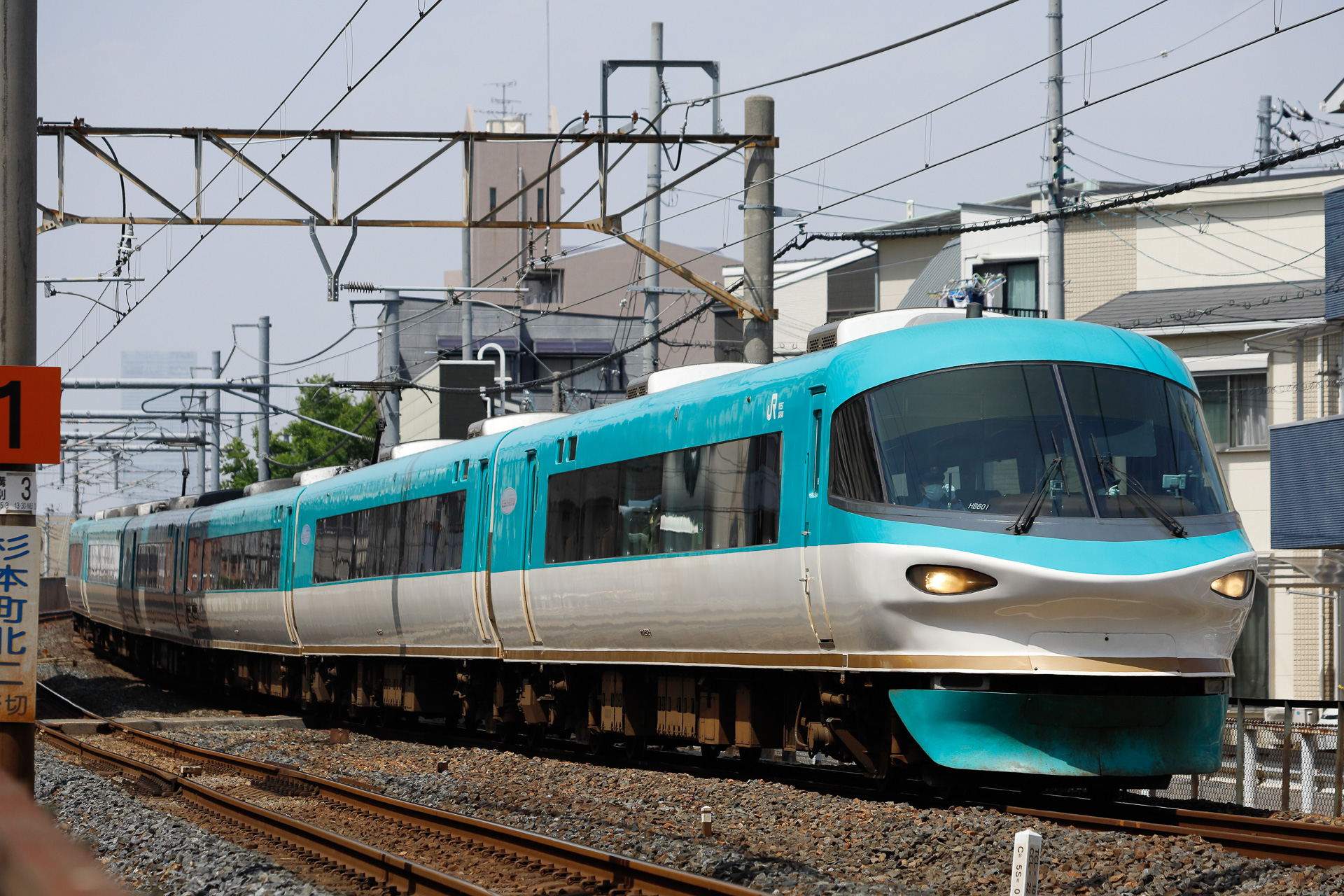 「くろしお」の一部列車で使われている283系。これは6両の基本編成で、新宮方の先頭車（グリーン車）の最前列をとれば前面展望も楽しめる