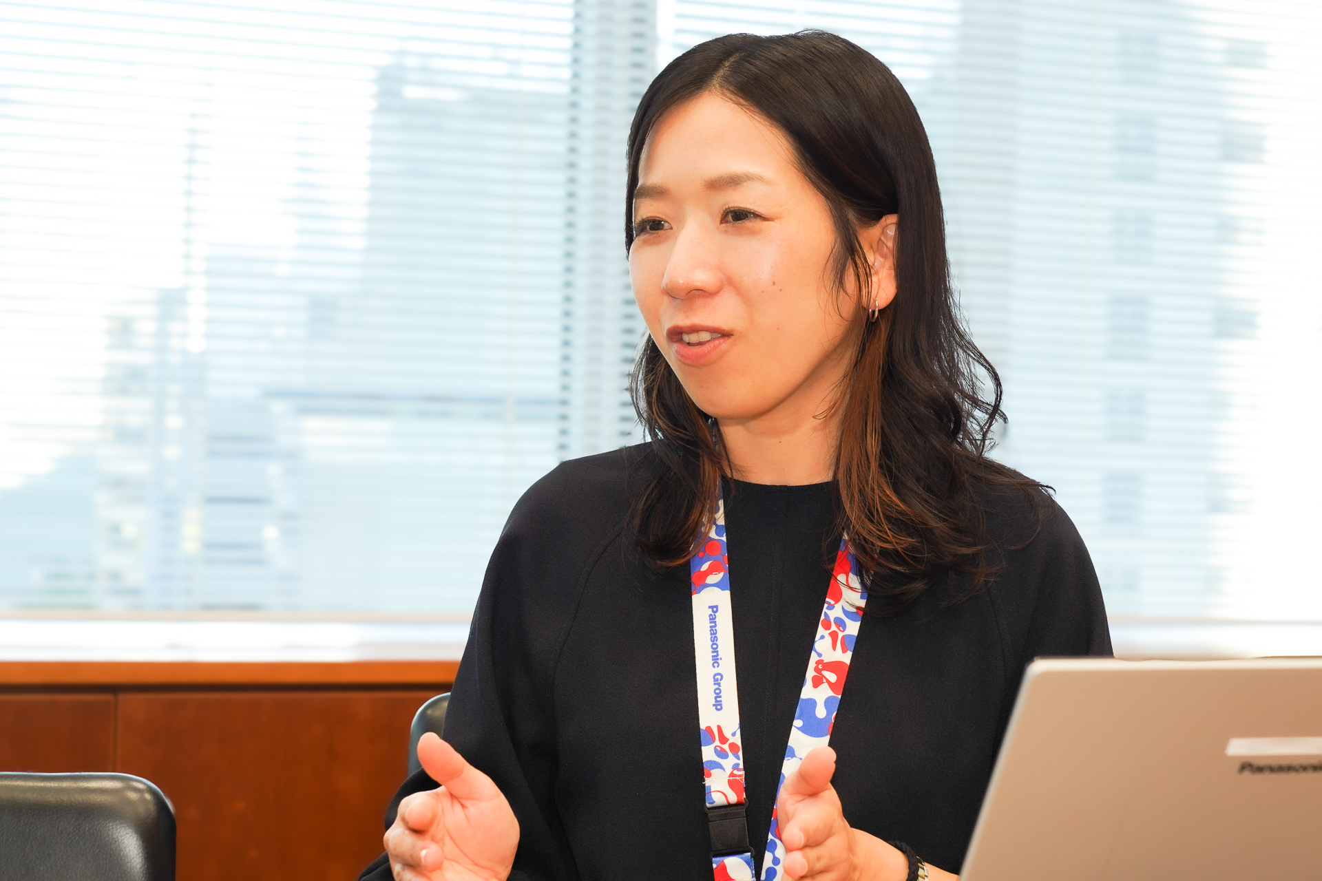 パナソニック株式会社 エレクトリックワークス社 ソリューションエンジニアリング本部 ソリューション事業統括部 パブリックエンターテインメントカテゴリー 商品・サービス企画部 商品・サービス企画部 営業企画課 主務 宮本千琴氏。「YOI-en」と導入事例について詳しく解説してくれた