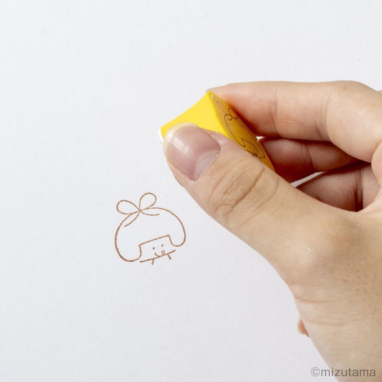 はんこは押しやすいスポンジ素材。仕上がりはこんな感じ