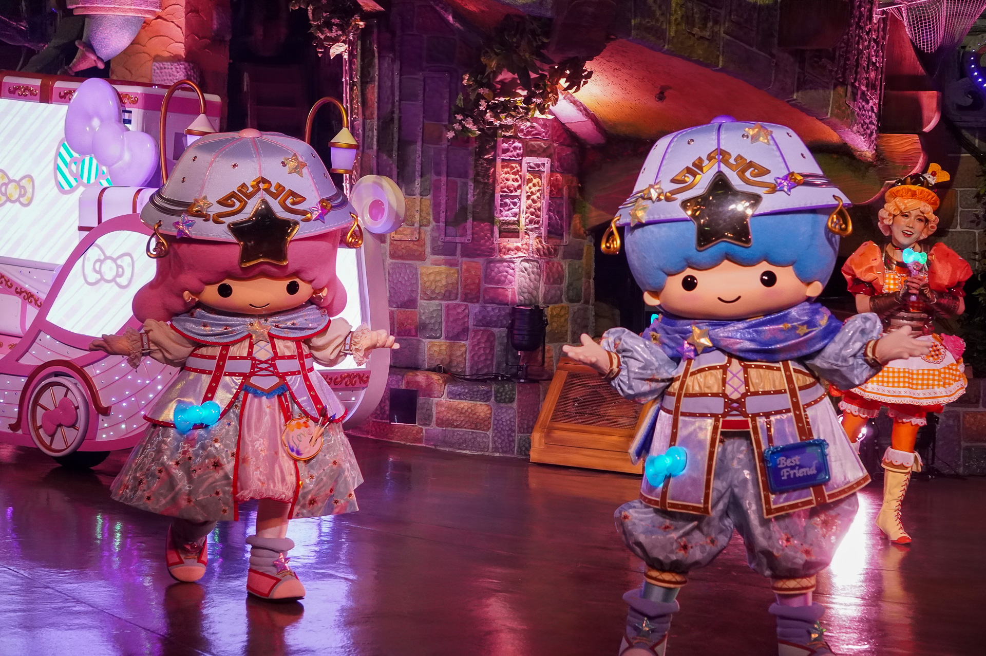 なにやら不穏な空気が。キティちゃんたちに試練が訪れる……!?　続きはサンリオピューロランドで