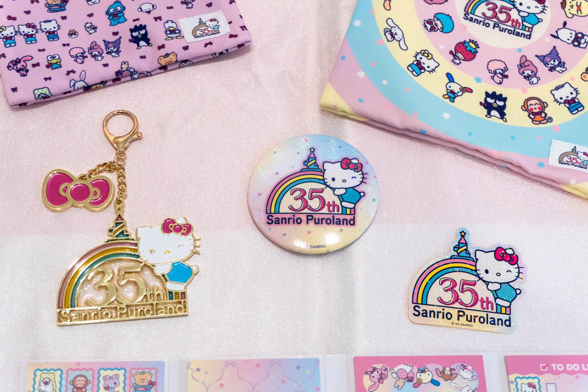 日常使いしたいランチトート（3080円）やポーチ付きエコバッグ（2090円）、ビッグトートバッグ（3960円）ほか