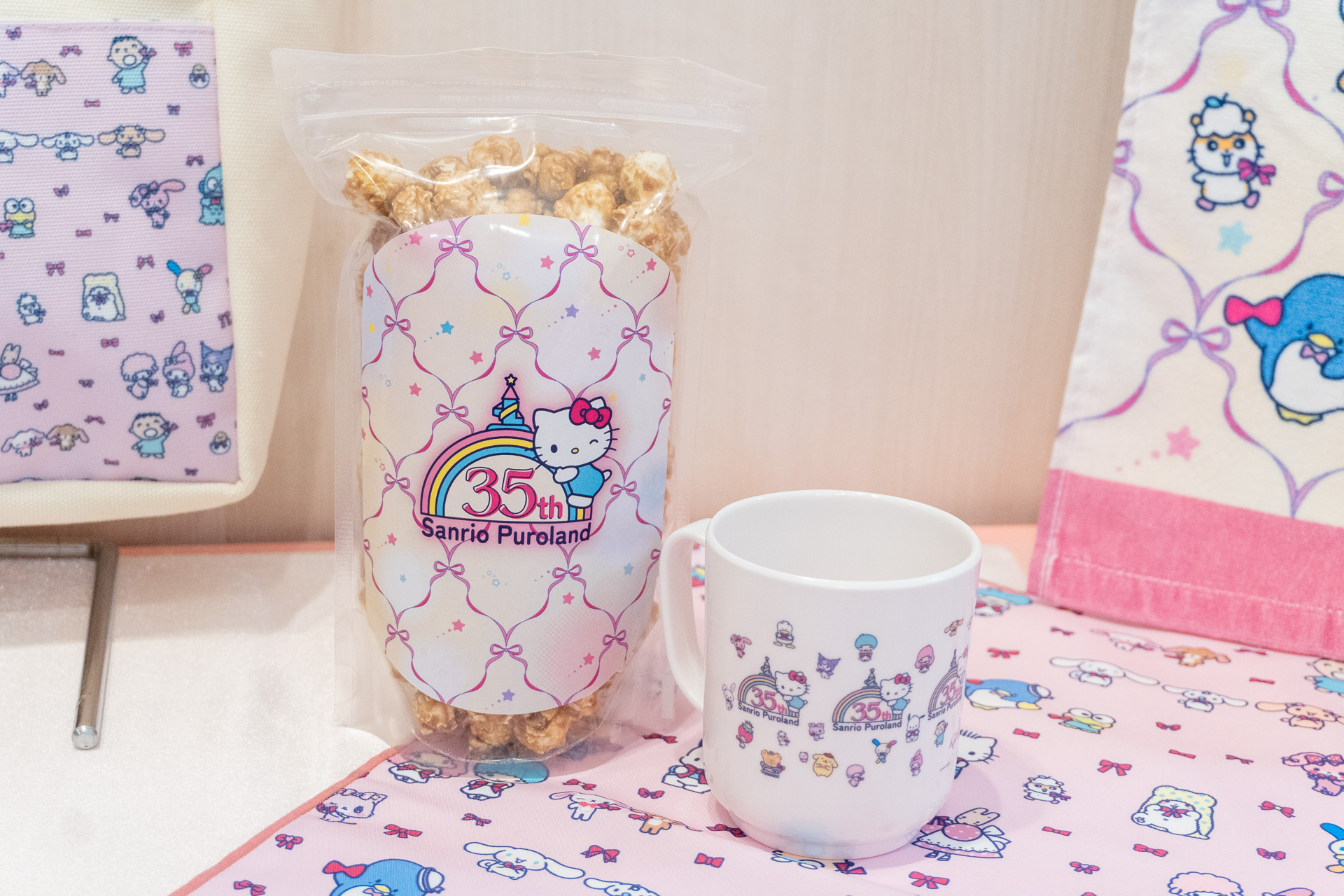 日常使いしたいランチトート（3080円）やポーチ付きエコバッグ（2090円）、ビッグトートバッグ（3960円）ほか