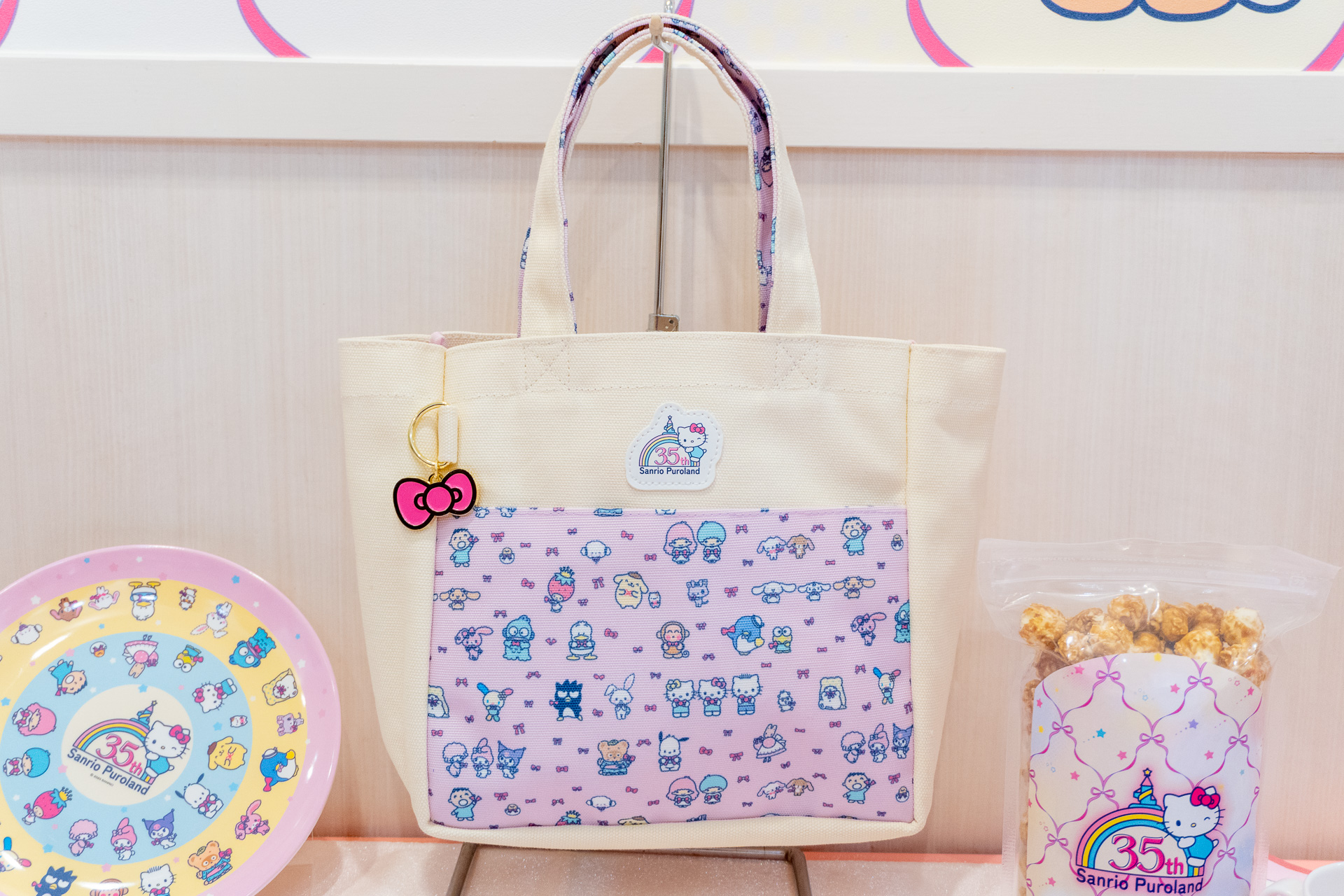 日常使いしたいランチトート（3080円）やポーチ付きエコバッグ（2090円）、ビッグトートバッグ（3960円）ほか