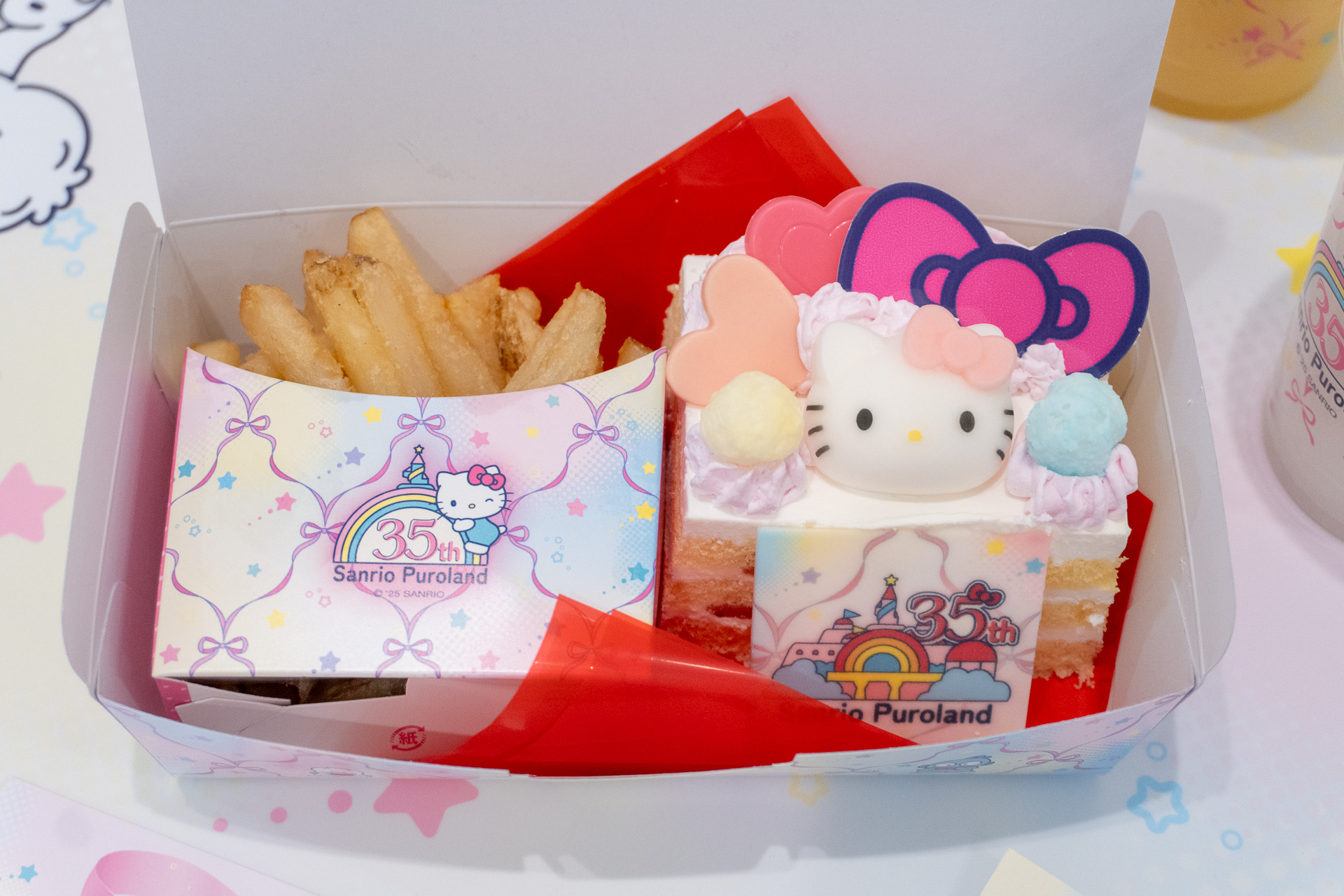 「35thアニバーサリーケーキ」（1500円、ノベルティのオリジナルポストカード付き）