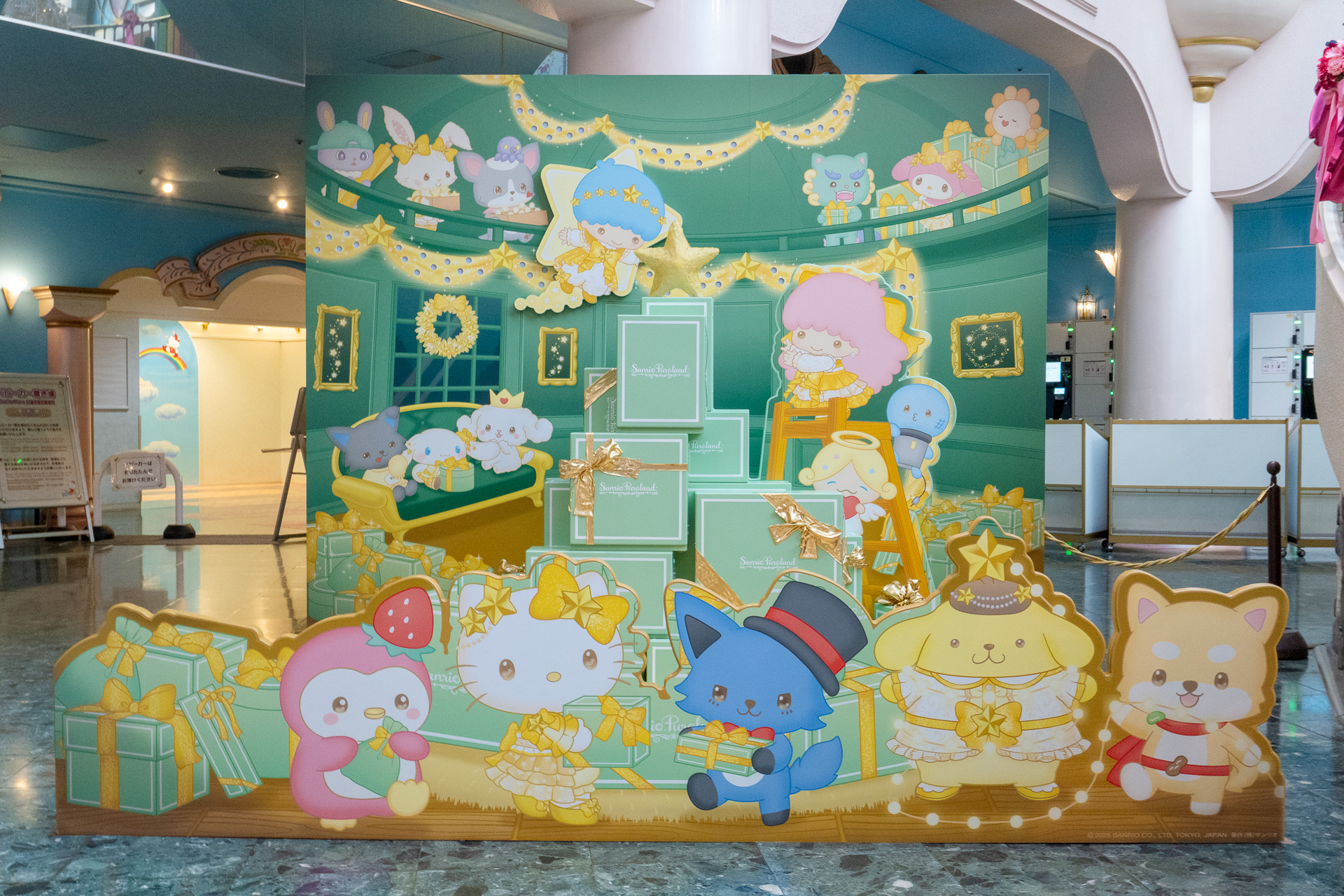 館内には35周年の特別装飾やフォトスポットも登場