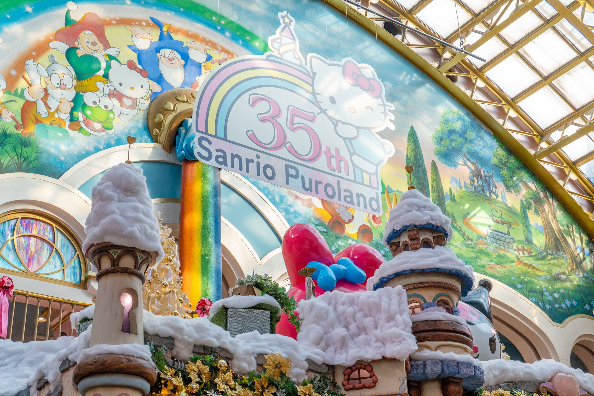 館内には35周年の特別装飾やフォトスポットも登場