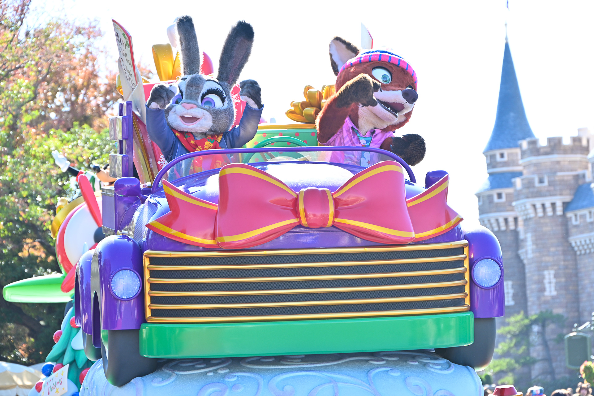 東京ディズニーランドは、映画「ズートピア2」公開を記念して1回限りのスペシャルグリーティングを本日実施する