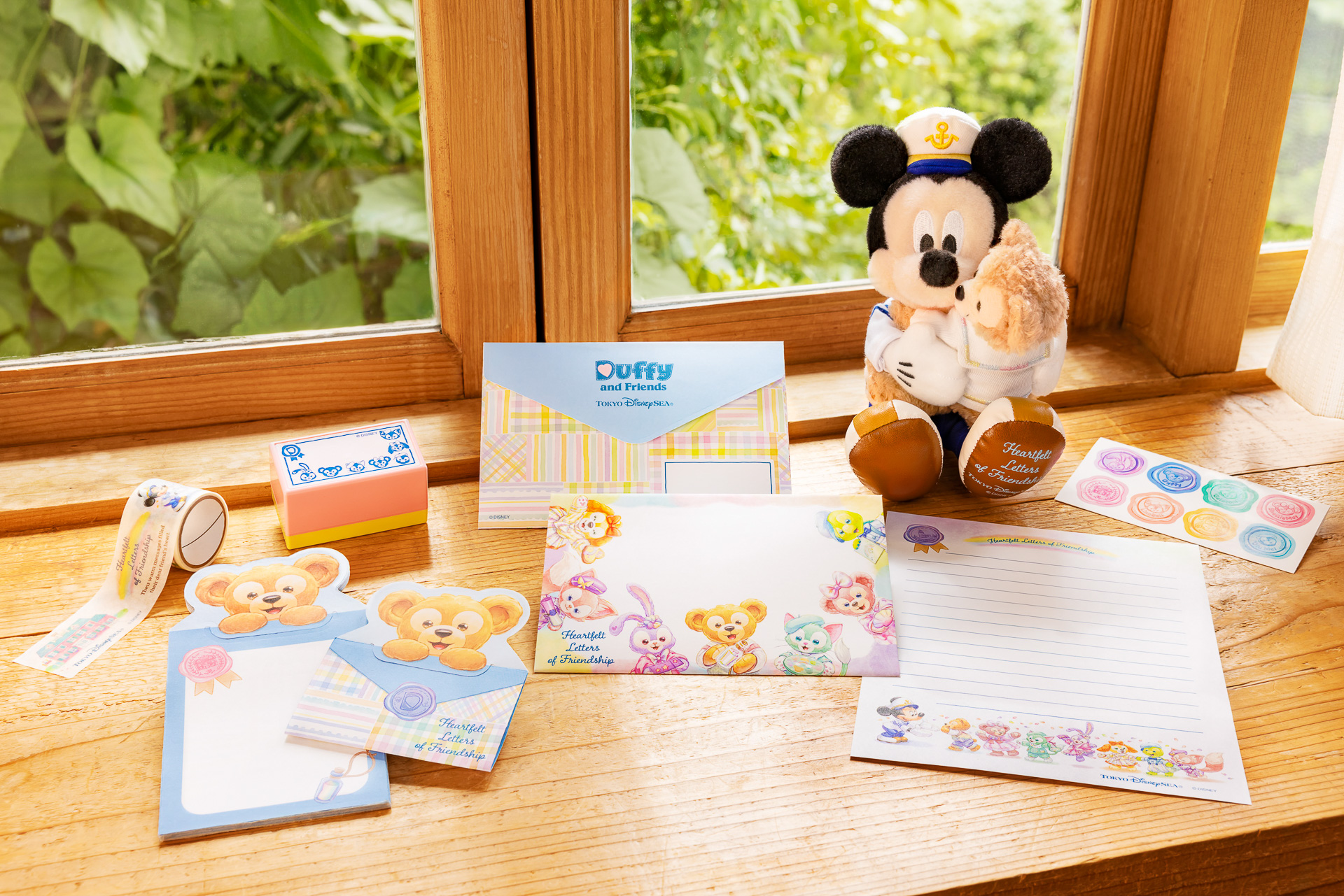 ストーリー連動アイテムや20周年のロゴ入りアイテムなどが新登場