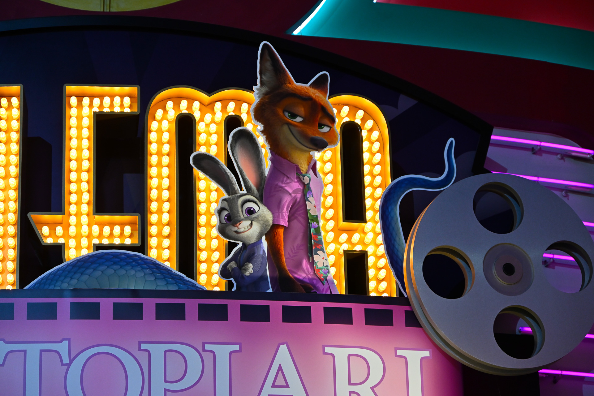 キャラクターたちもデコレーションされている