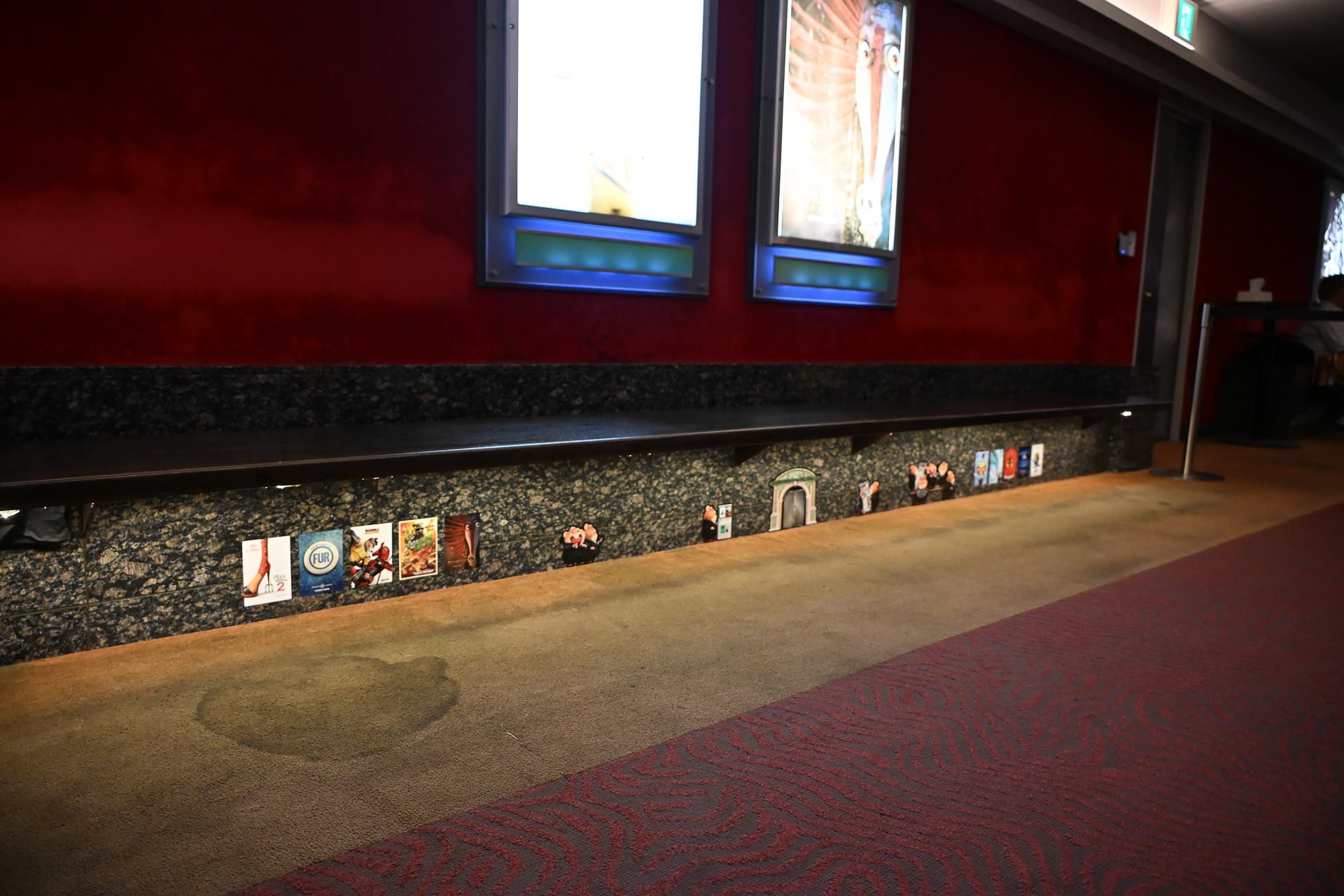 足元にも小さなシアターがある