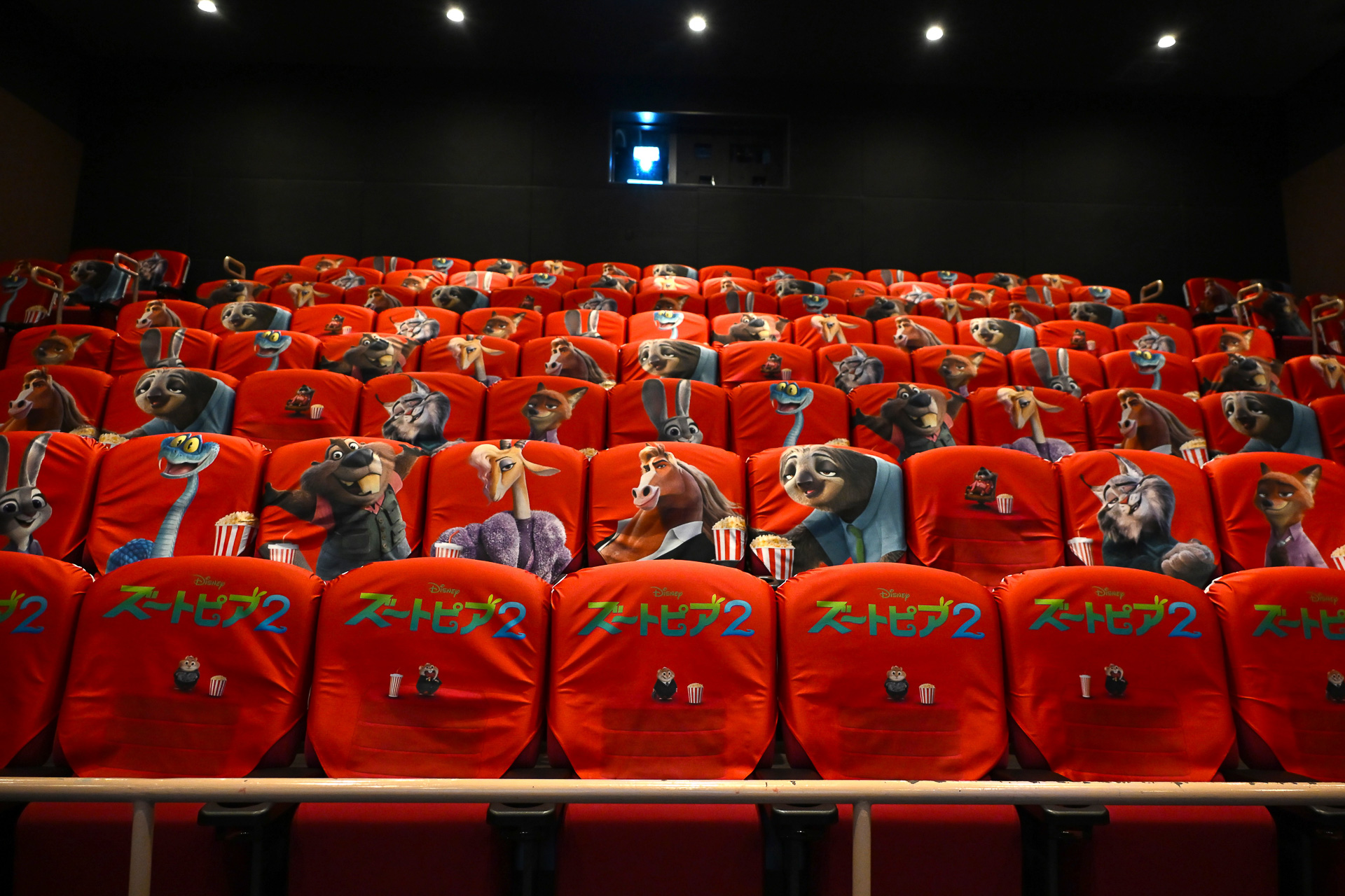 運がよければ推しのシートに座って鑑賞できる!?