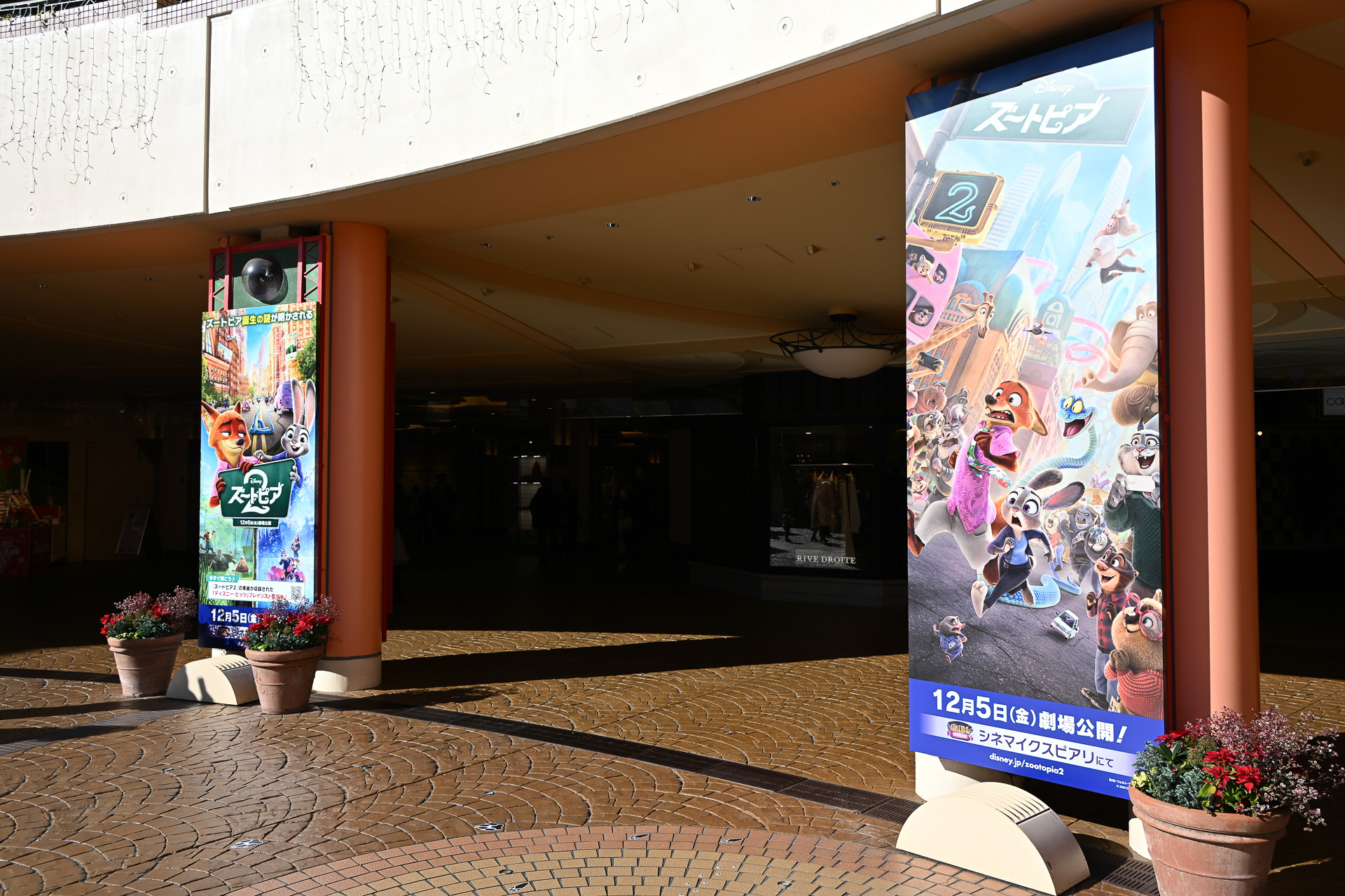 フォトスポットや映画の世界観をプラスしたデコレーションが館内全域に広がる