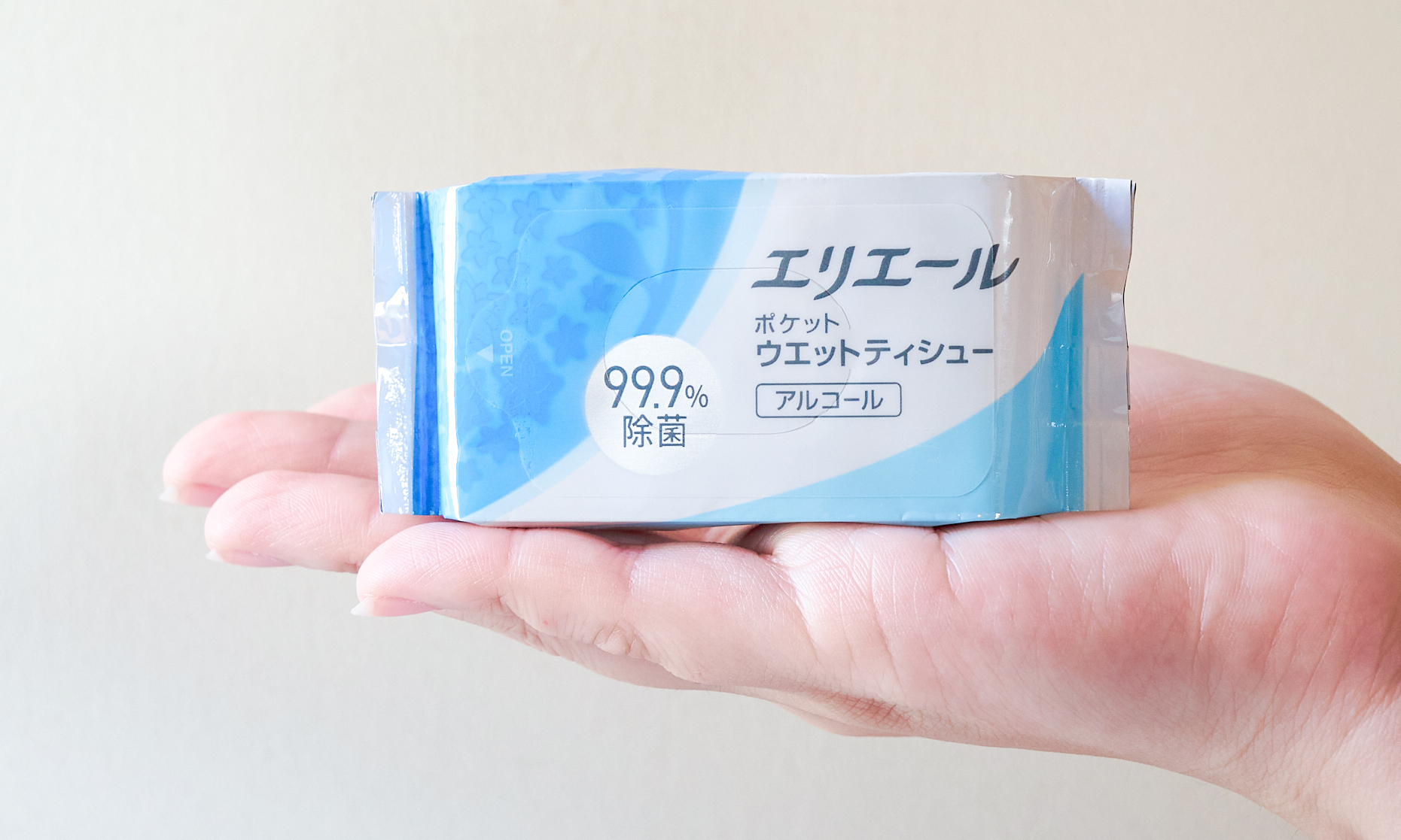 手のひらサイズで出先に携帯しやすい「エリエール ポケットウエットティシュー」3種発売