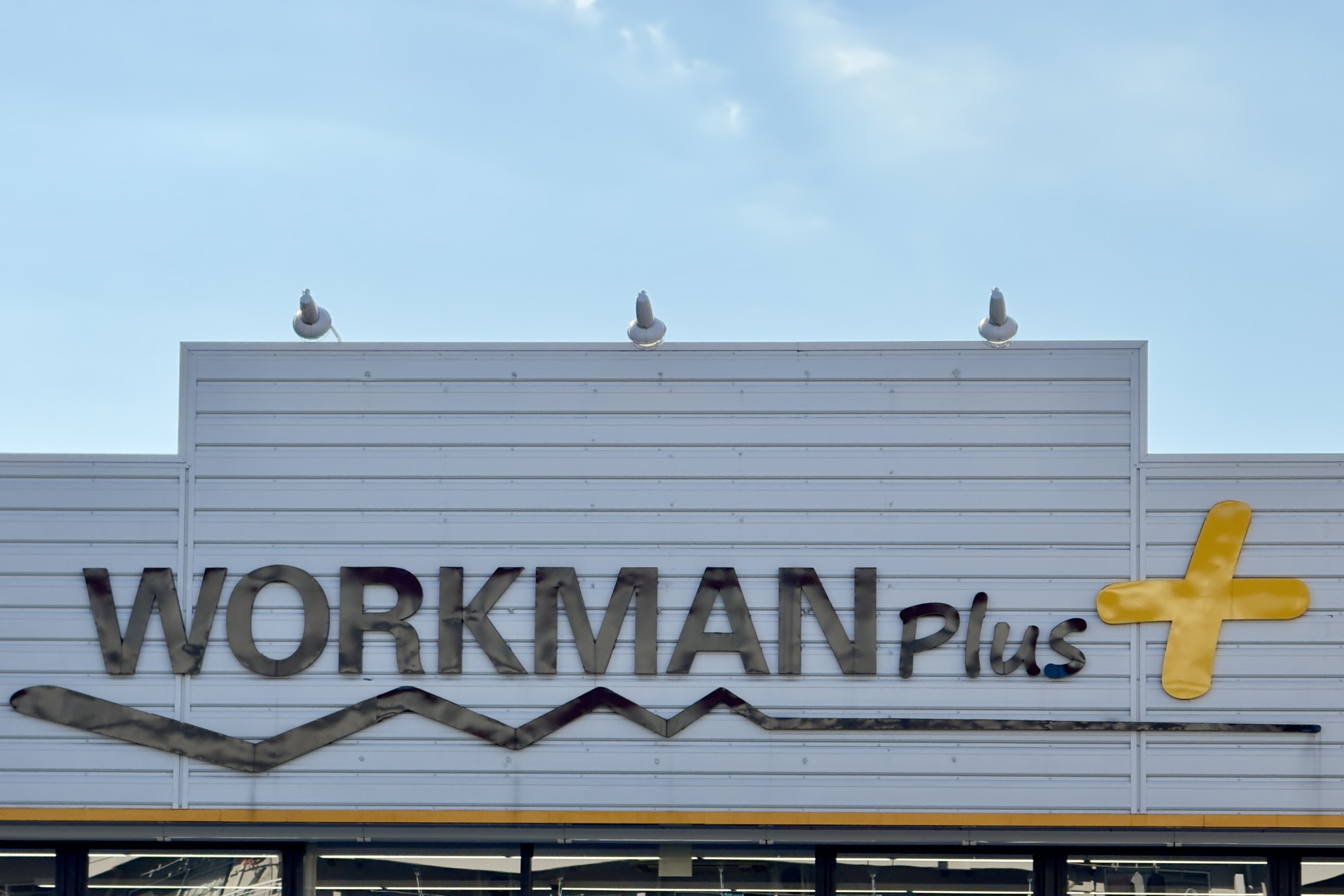 土曜の早朝から都内の某WORKMAN Plusへ