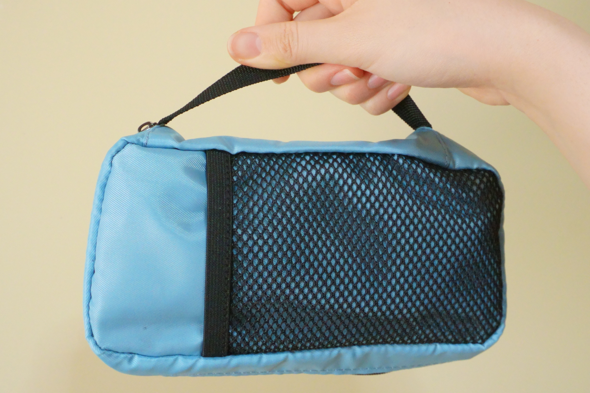 あくまで“ゆるガジェットポーチ”なので入れすぎ注意