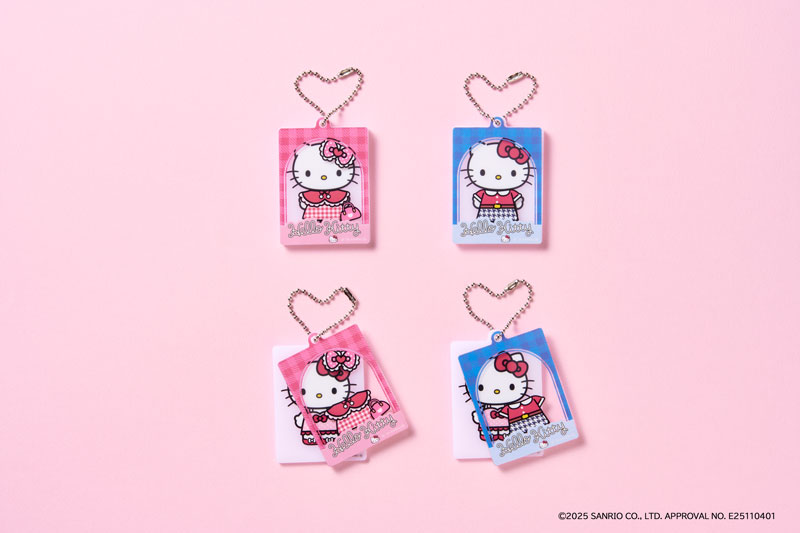 2枚組アクリルキーホルダー（全2種、各990円）