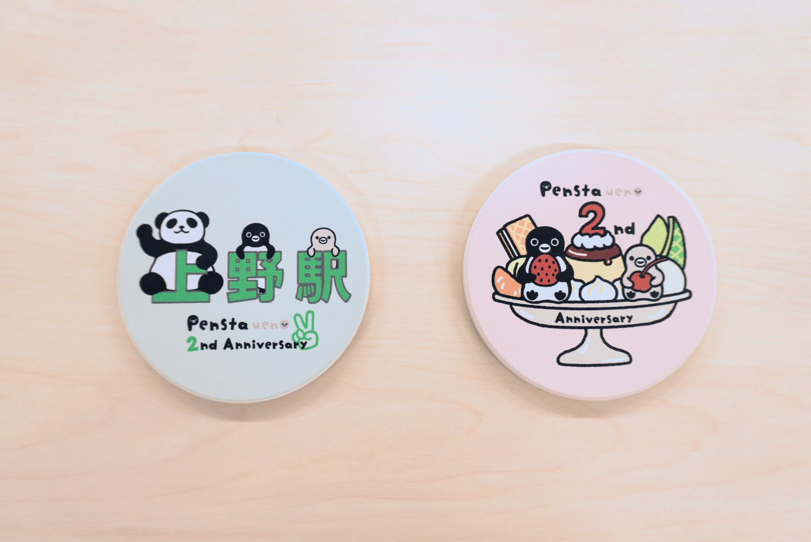 Suicaのペンギン 吸水コースター ピンク/ブルー（各550円、カフェエリア限定）