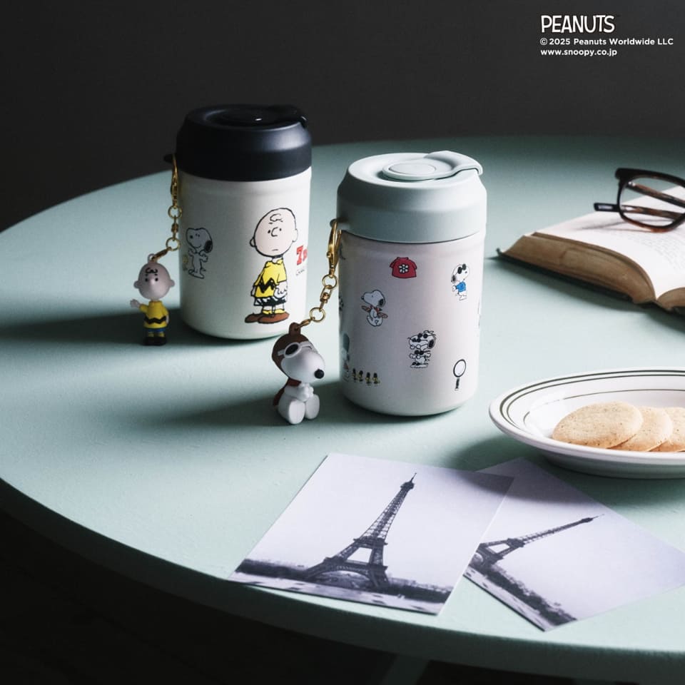 Afternoon Tea LIVING、スヌーピーが歴代コスやエプロン着用したバッグ
