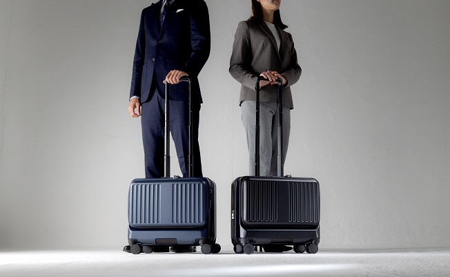 小旅行にも使えるエキスパンダブルの横長スーツケース