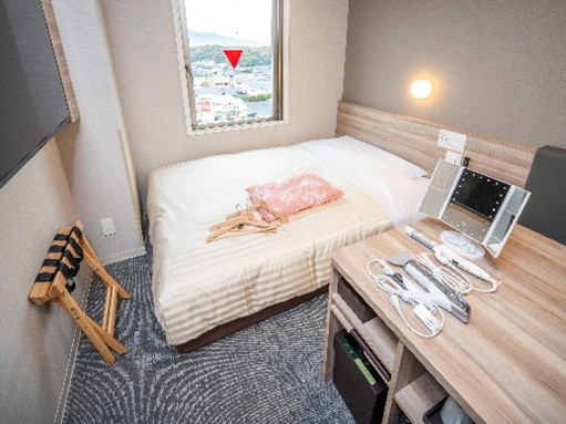 仕事や作業がしやすい広めのデスクを備えた「エクストラルーム」